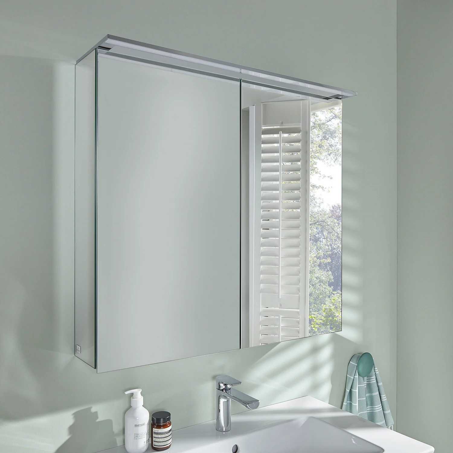 Villeroy & Boch Finero Vorbau-Spiegelschrank mit Beleuchtung 80,7 x 75,8 cm Bild 3
