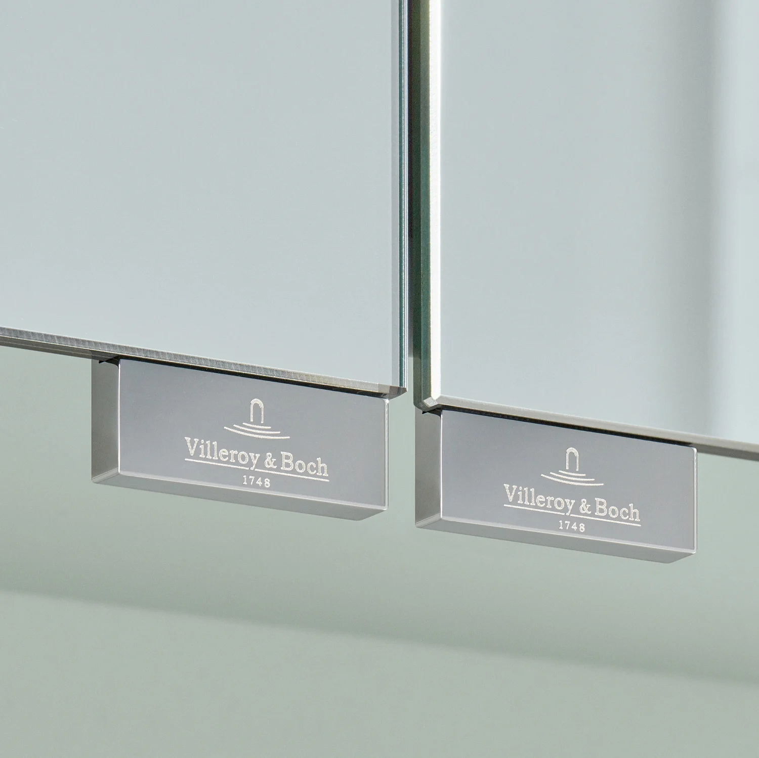 Villeroy & Boch Finero Vorbau-Spiegelschrank mit Beleuchtung 80,7 x 75,8 cm Bild 4