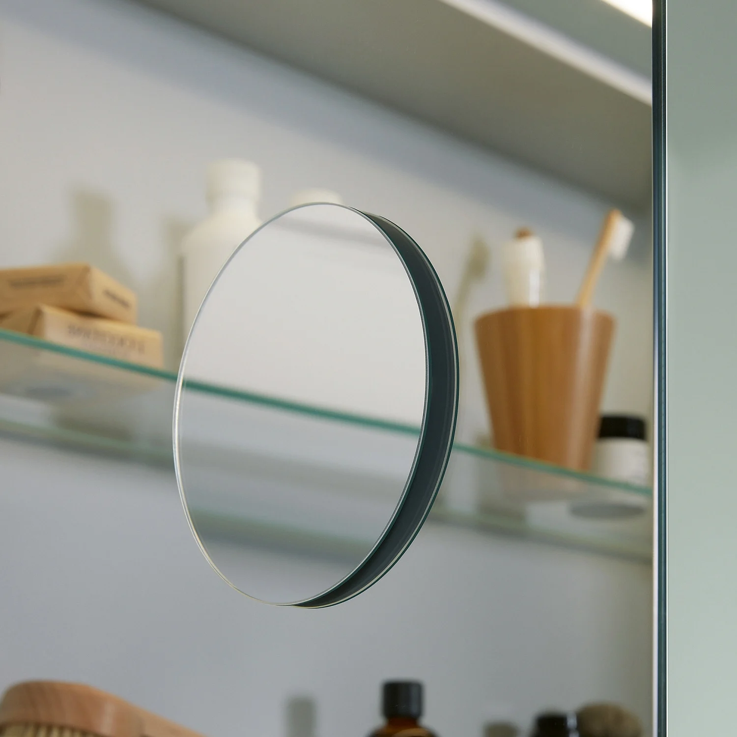 Villeroy & Boch Finero Vorbau-Spiegelschrank mit Beleuchtung 100,7 x 75,8 cm Bild 7