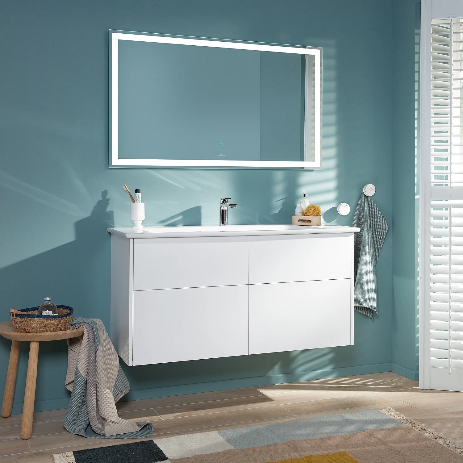 Villeroy & Boch Finero Badspiegel mit umlaufendem LED-Lichtband in den Maßen 130 x 70 cm Bild 8