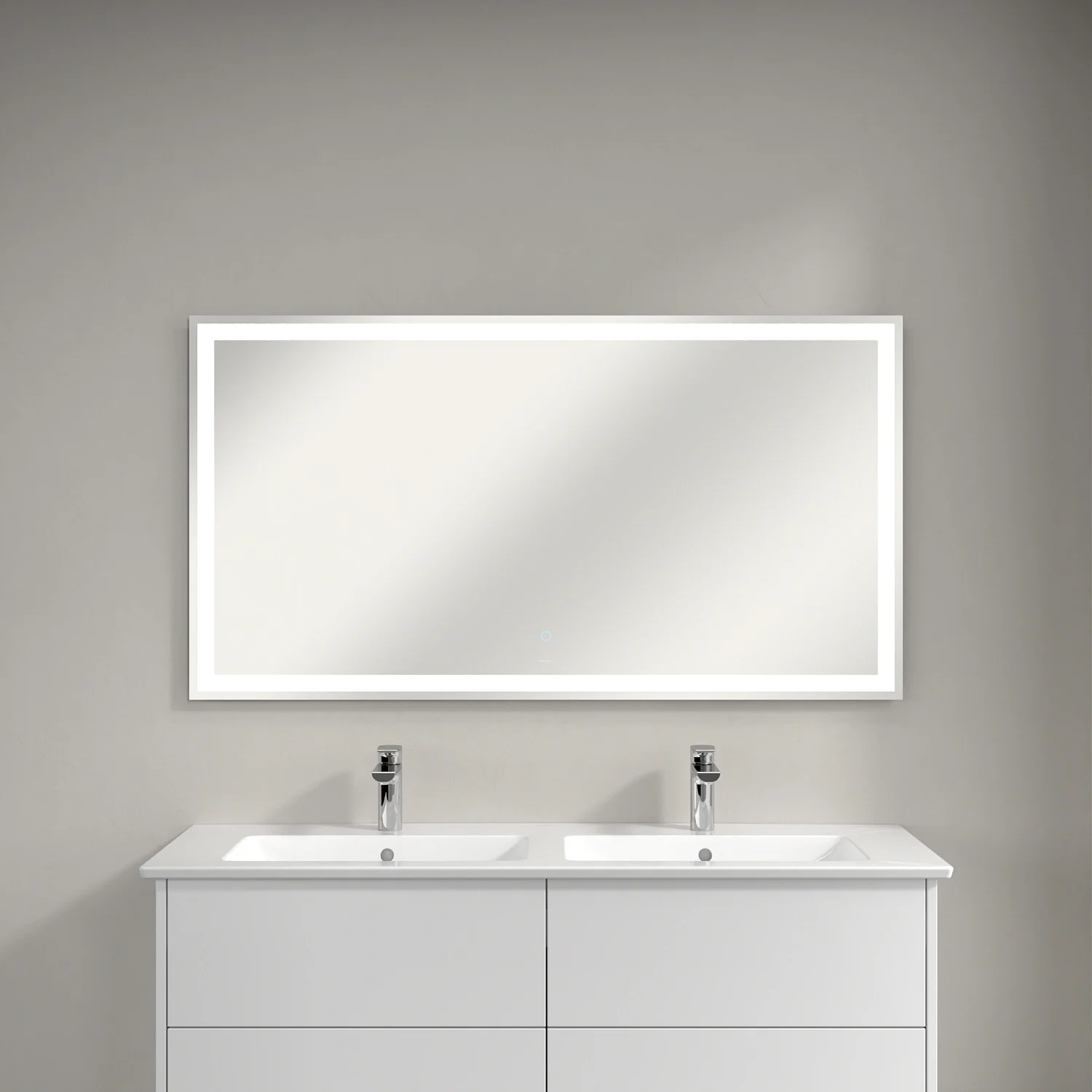 Villeroy & Boch Finero Badspiegel mit umlaufendem LED-Lichtband in den Maßen 130 x 70 cm