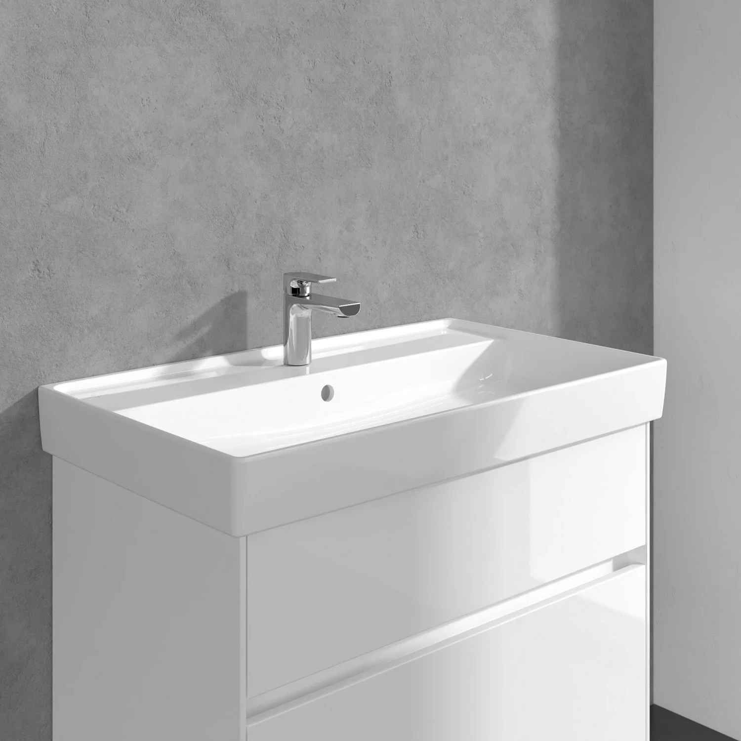 Prostokątna umywalka z chromowaną baterią zbliżenie, Villeroy & Boch