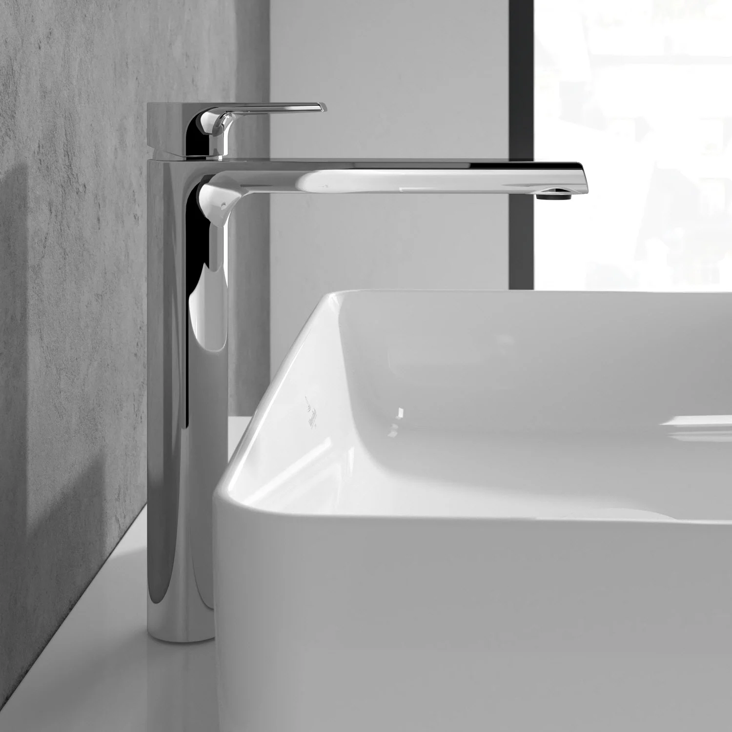 Widok z boku chromowanego kranu i zlewu, Villeroy & Boch