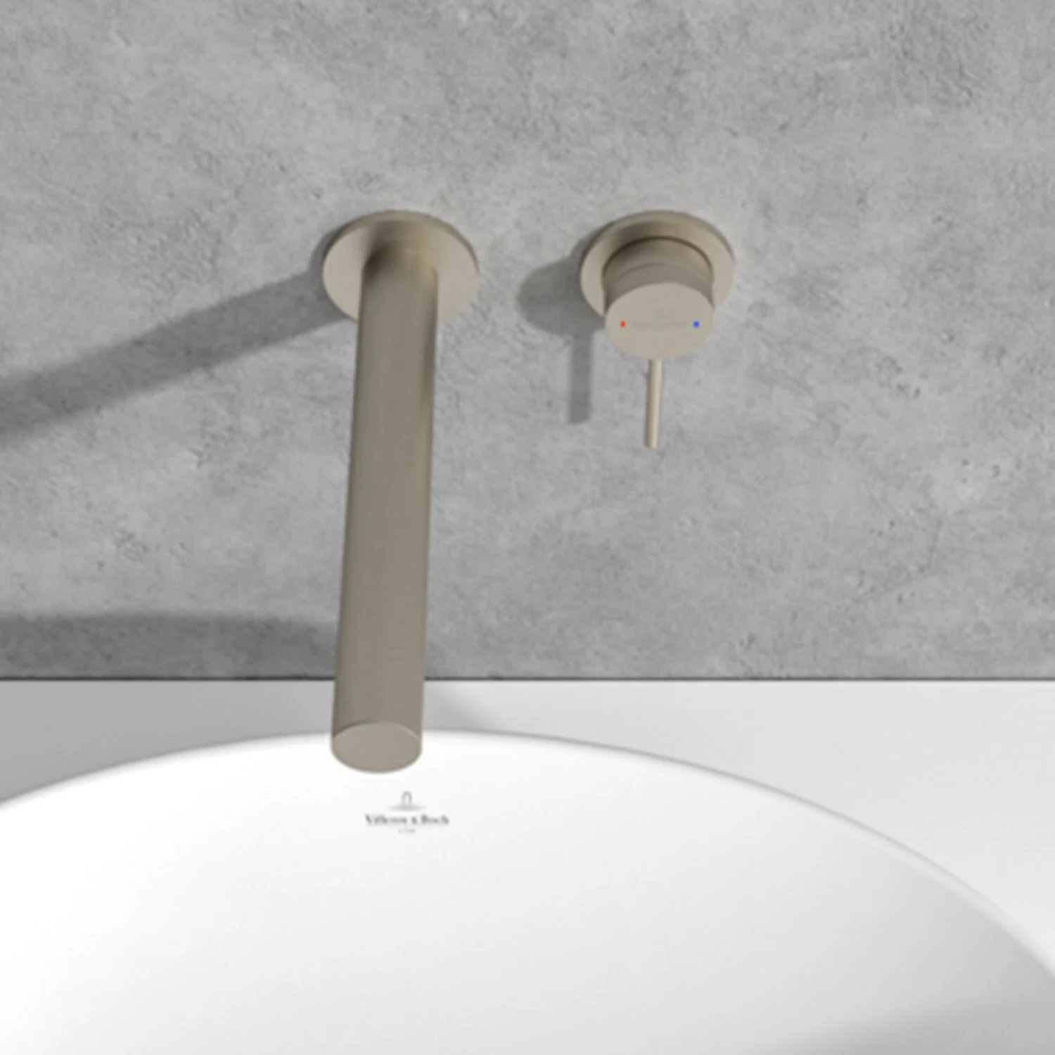 Bateria ścienna nad białą umywalką, Villeroy & Boch