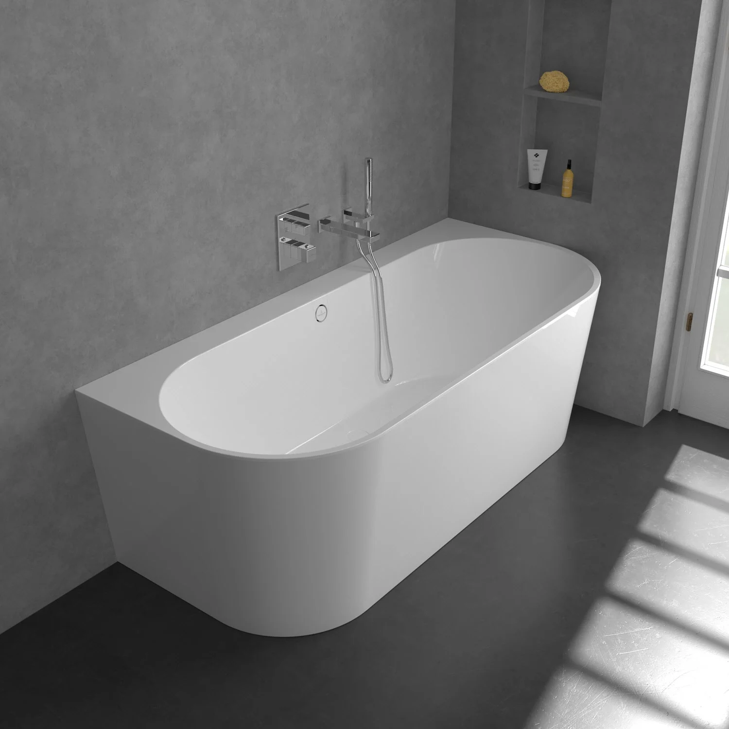 Biała wanna ze srebrną słuchawką prysznicową w łazience, Villeroy & Boch