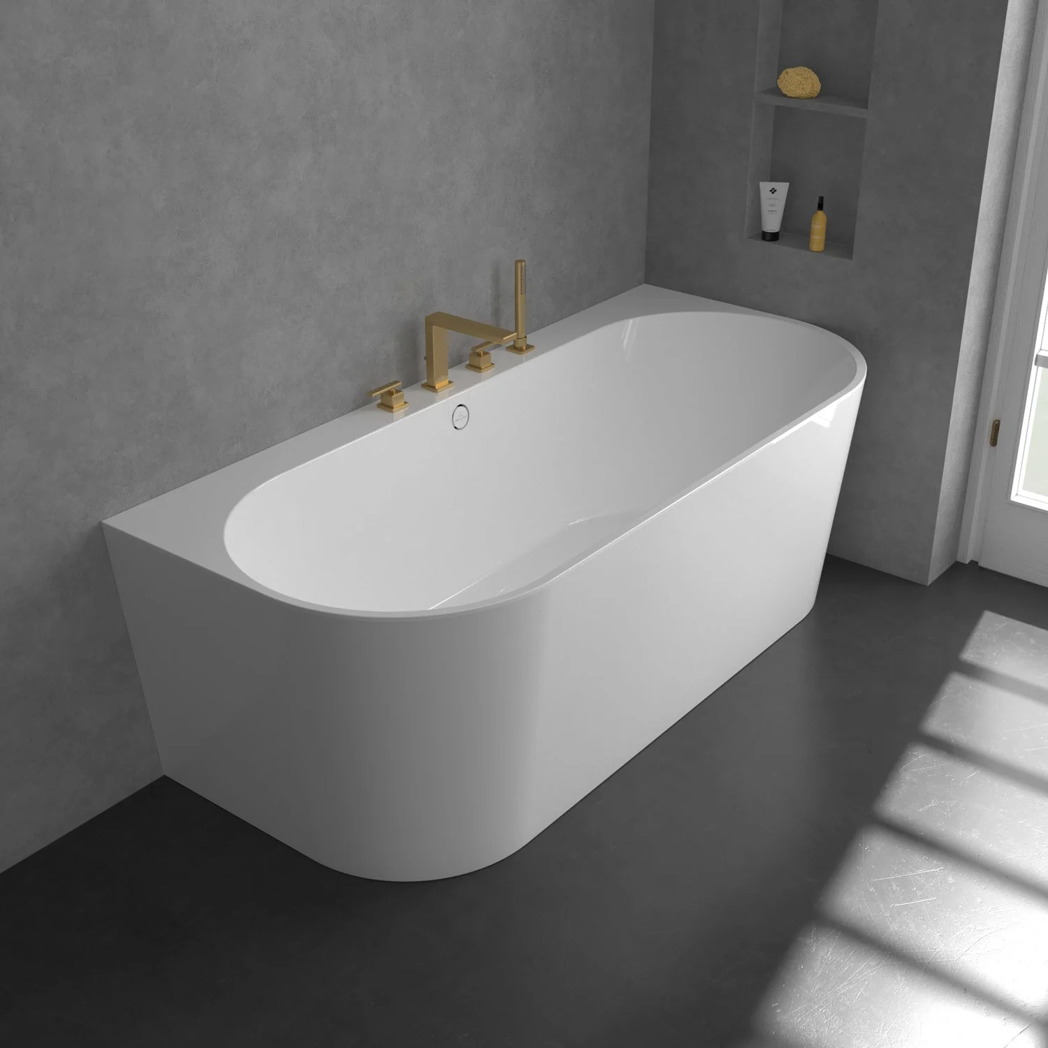 Biała wanna ze złotą baterią w łazience, Villeroy & Boch