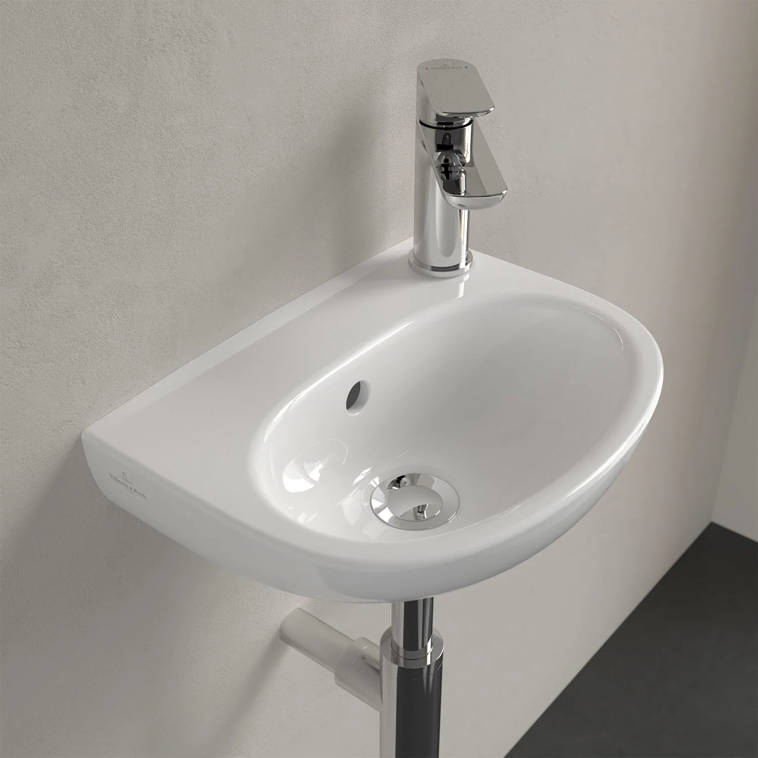 Biała umywalka z baterią w zbliżeniu, Villeroy & Boch
