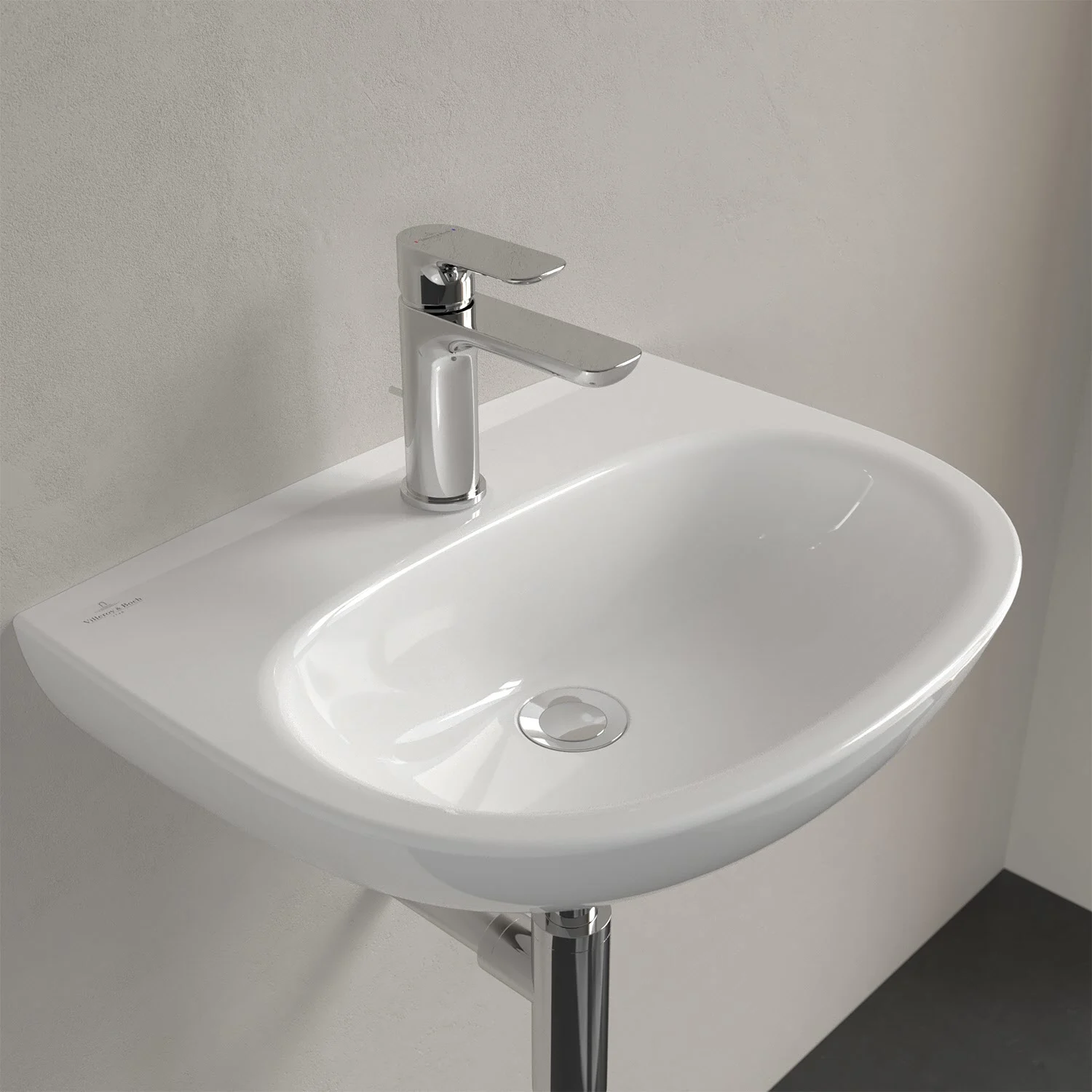 Zbliżenie białej umywalki z kranem, Villeroy & Boch