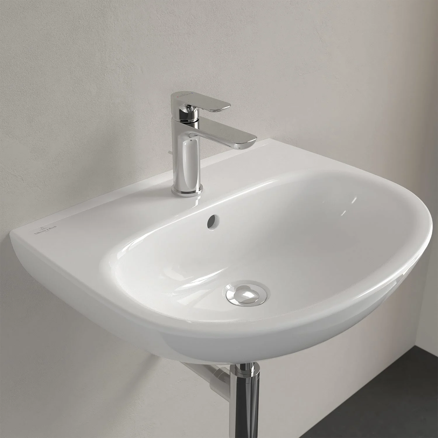 Zbliżenie białej umywalki z kranem, Villeroy & Boch