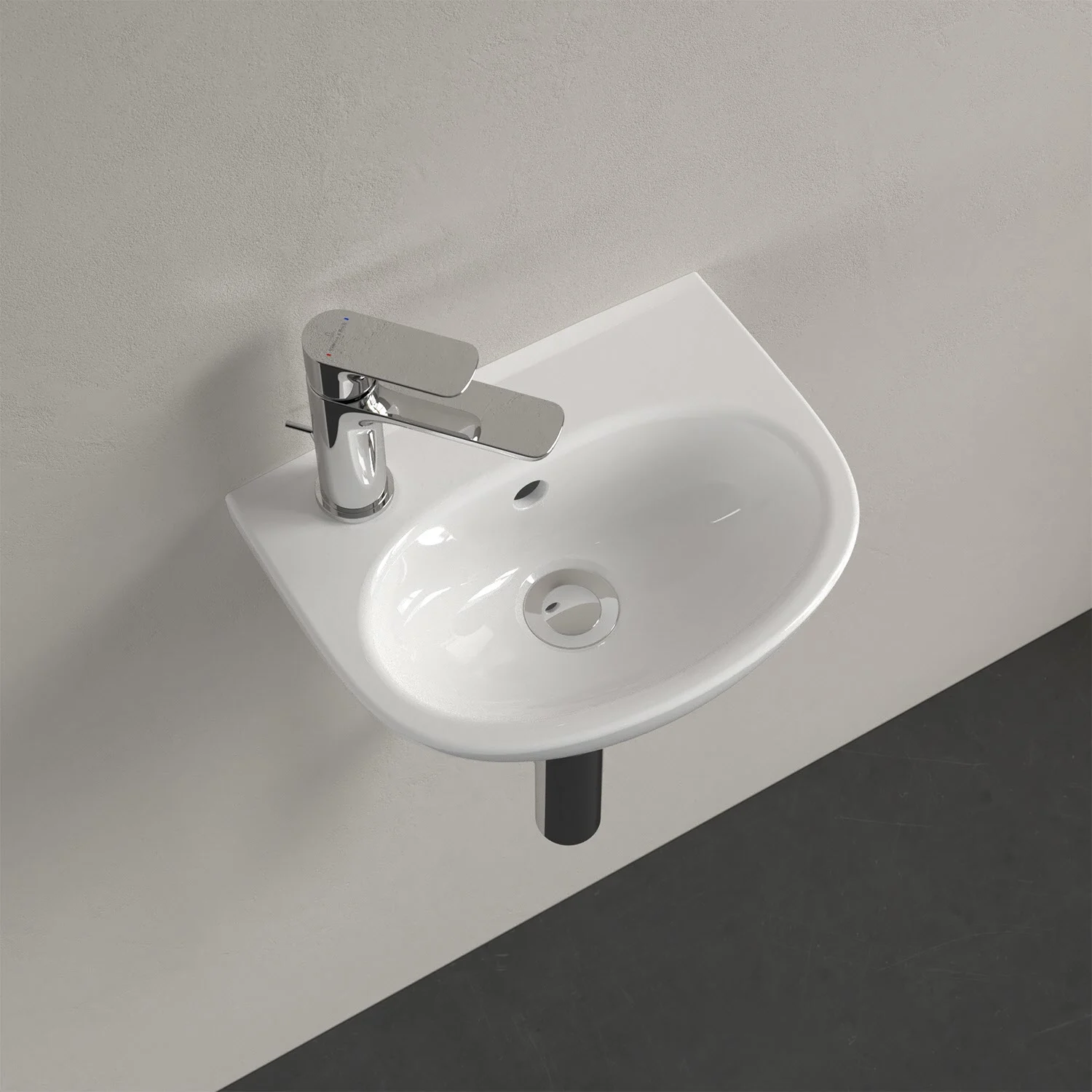 Biała umywalka z kranem na ścianie, Villeroy & Boch