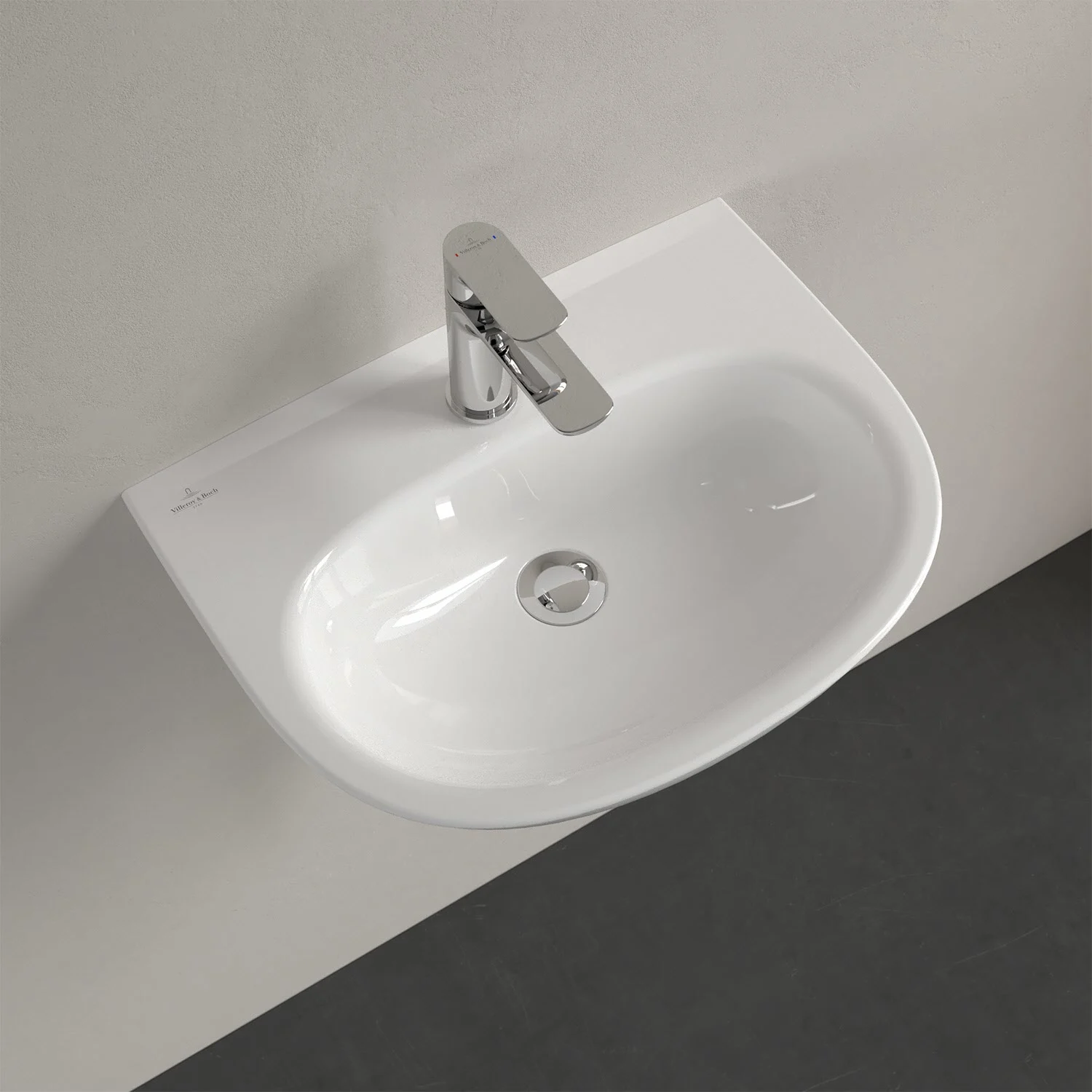 Biała umywalka z baterią widziana z góry, Villeroy & Boch