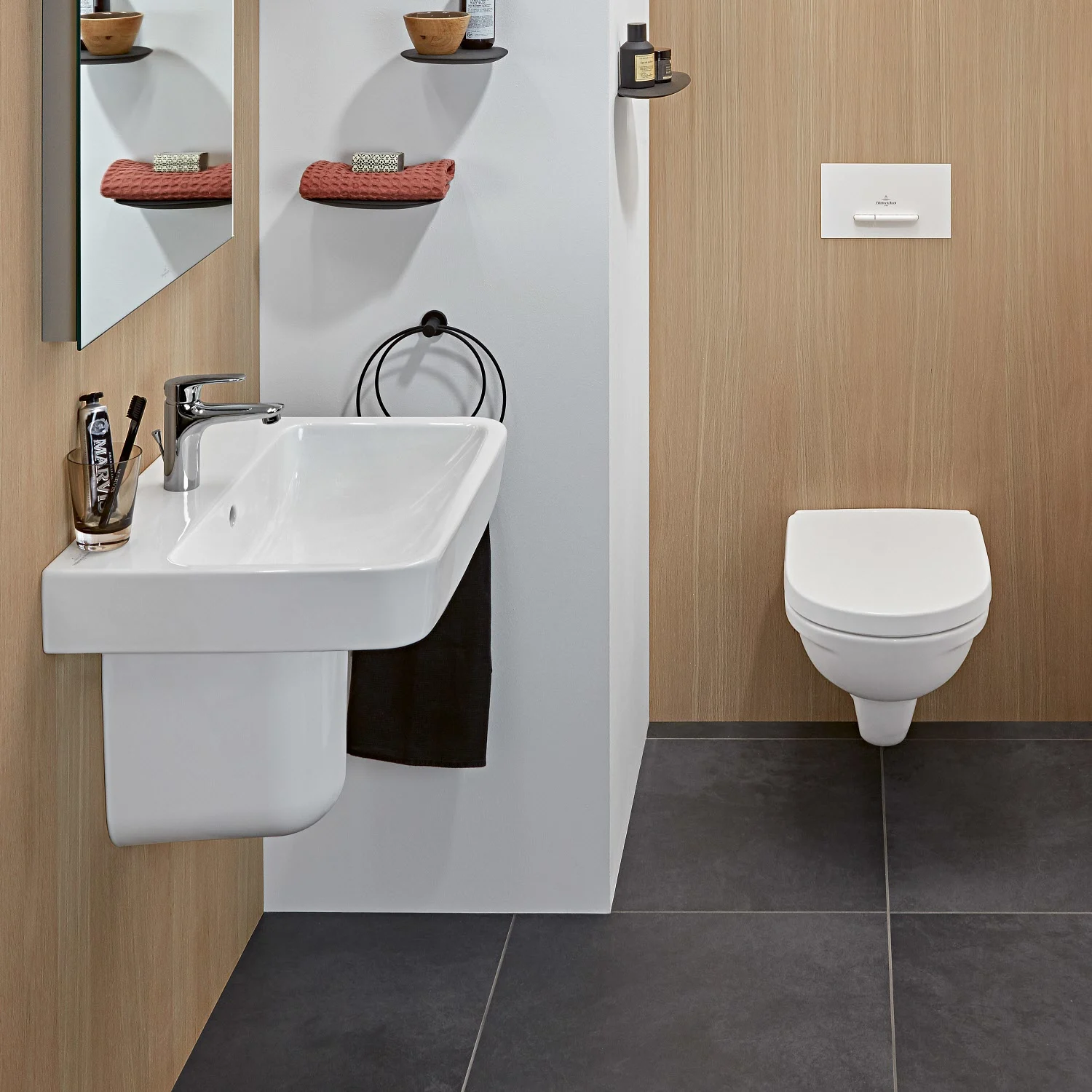 Łazienka z umywalką i toaletą, Villeroy & Boch