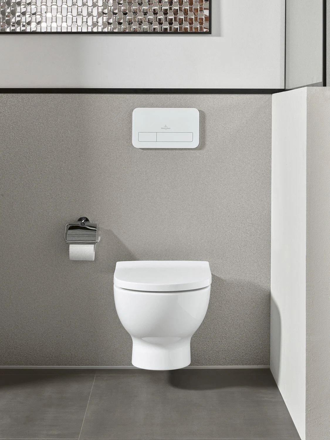 Toaleta podwieszana z szarą ścianą z płytek, Villeroy & Boch
