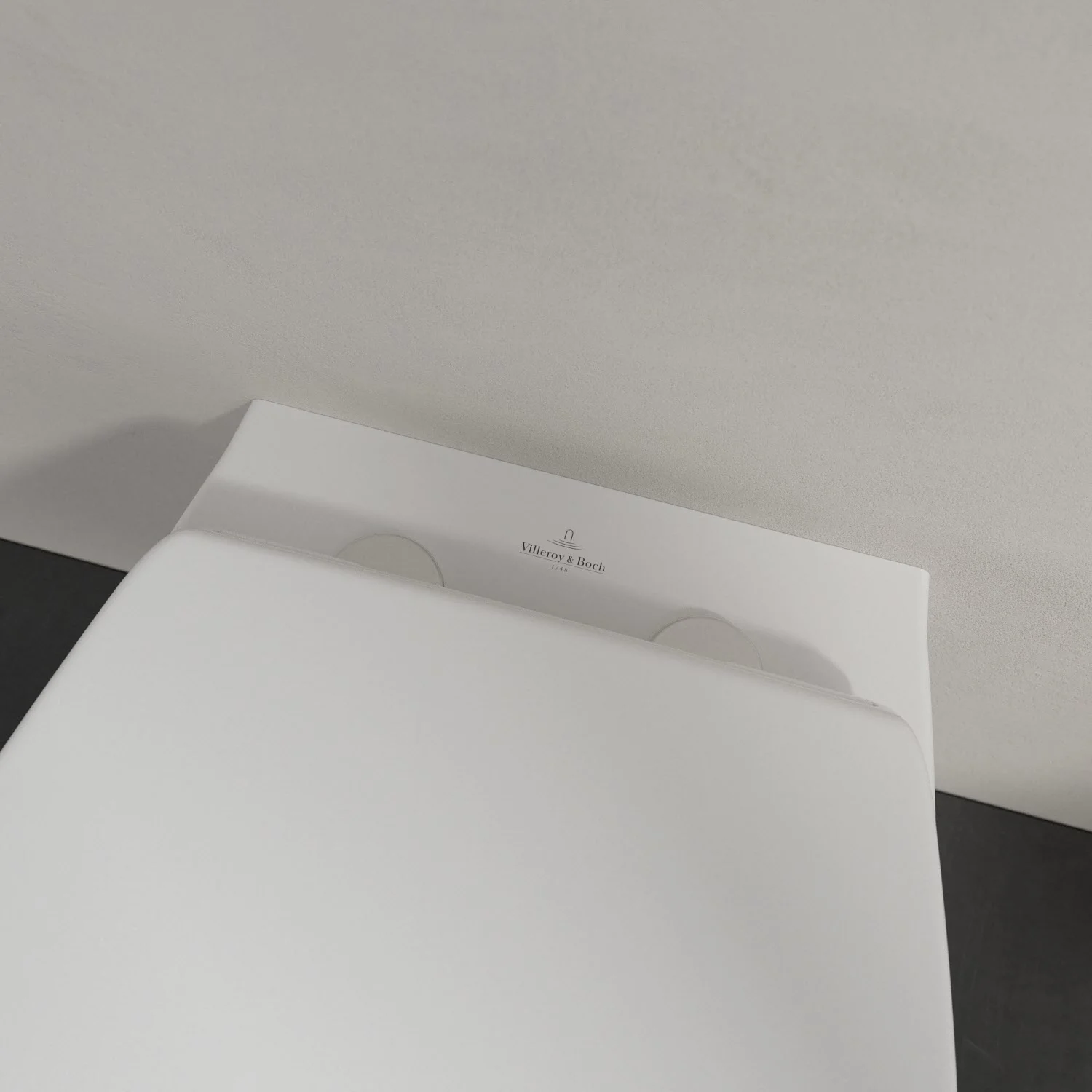 Zbliżenie pokrywy toalety w łazience, Villeroy & Boch