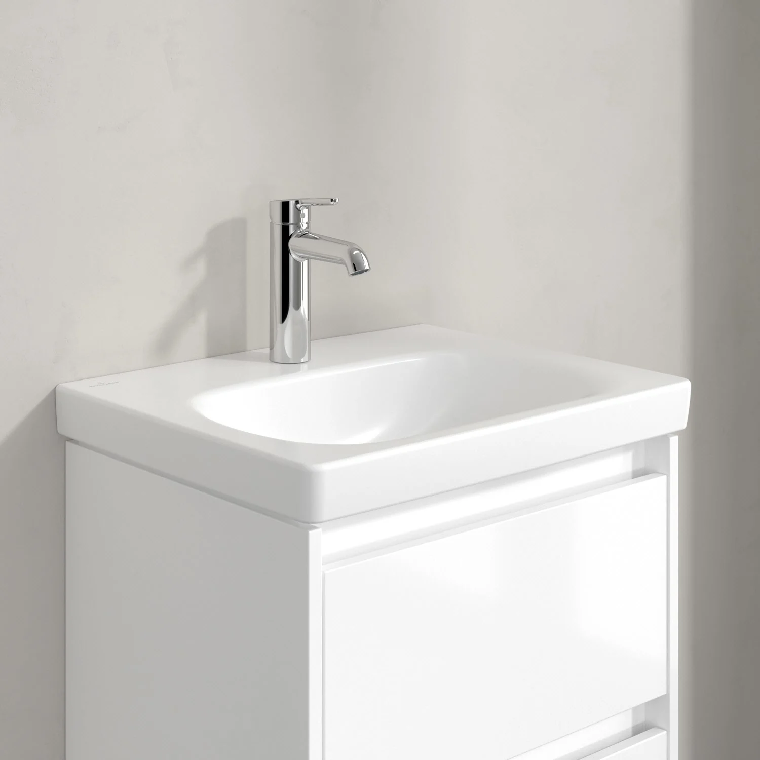 Umywalka z chromowaną baterią na szafce, Villeroy & Boch