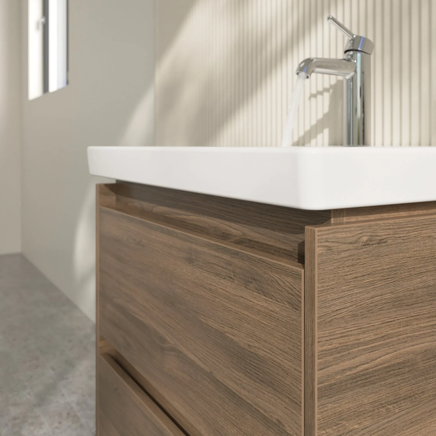 Zbliżenie ciemnej drewnianej umywalki z chromowaną baterią, Villeroy & Boch
