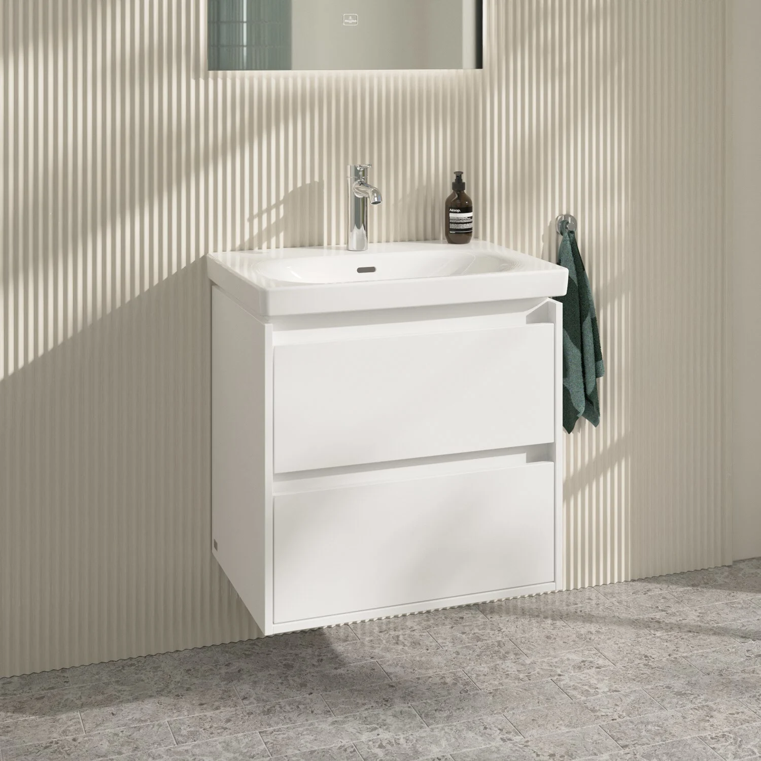 Biała szafka pod umywalkę w łazience, Villeroy & Boch