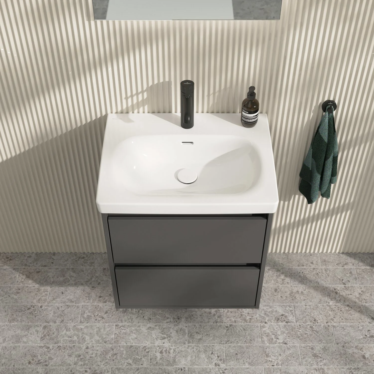 Umywalka z szarą szafką i czarną baterią, Villeroy & Boch
