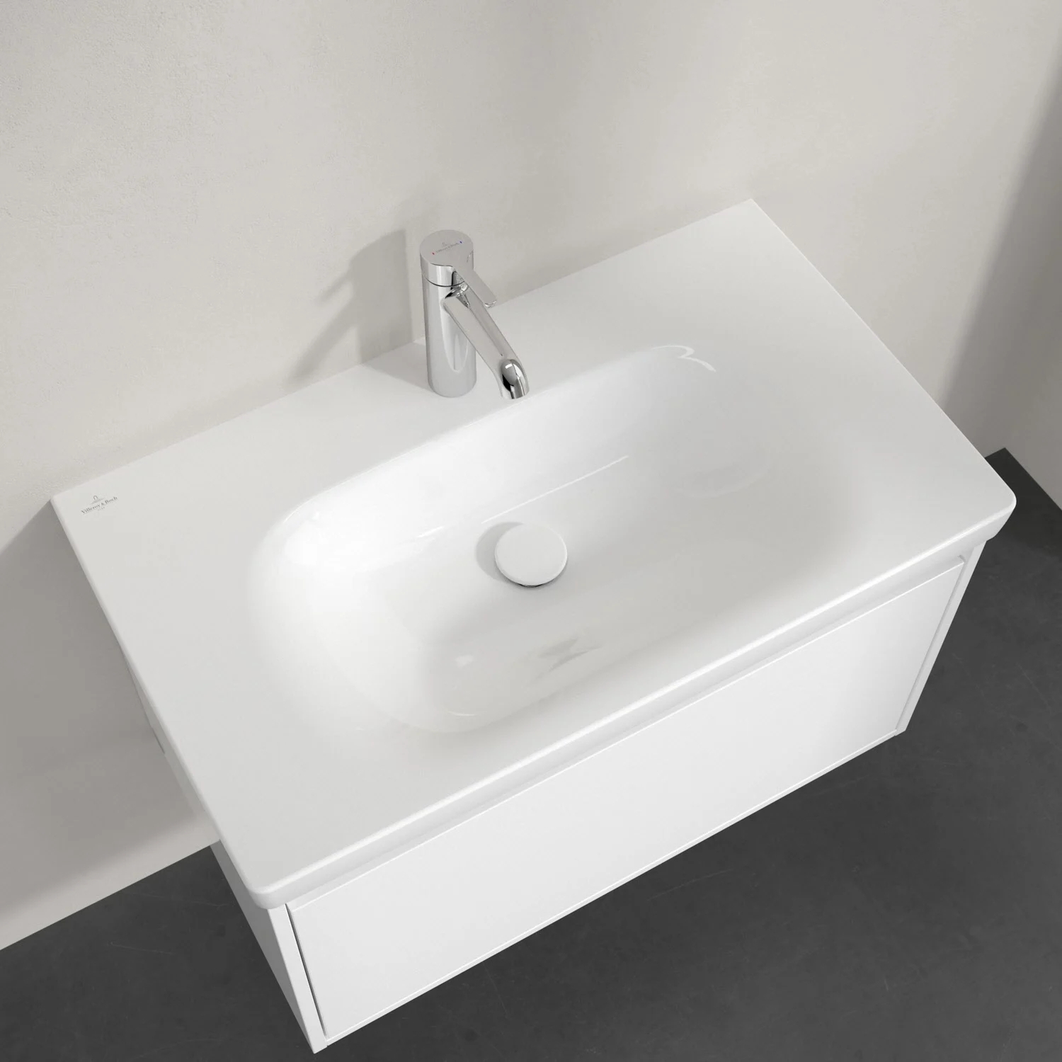 Biała umywalka z baterią stojącą z góry, Villeroy & Boch