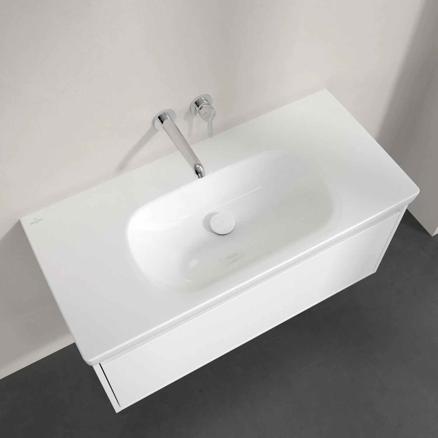 Biała umywalka z baterią ścienną z góry, Villeroy & Boch