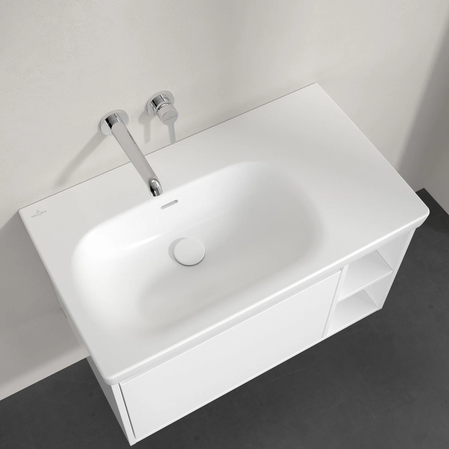 Biała umywalka z baterią ścienną widziana z góry, Villeroy & Boch