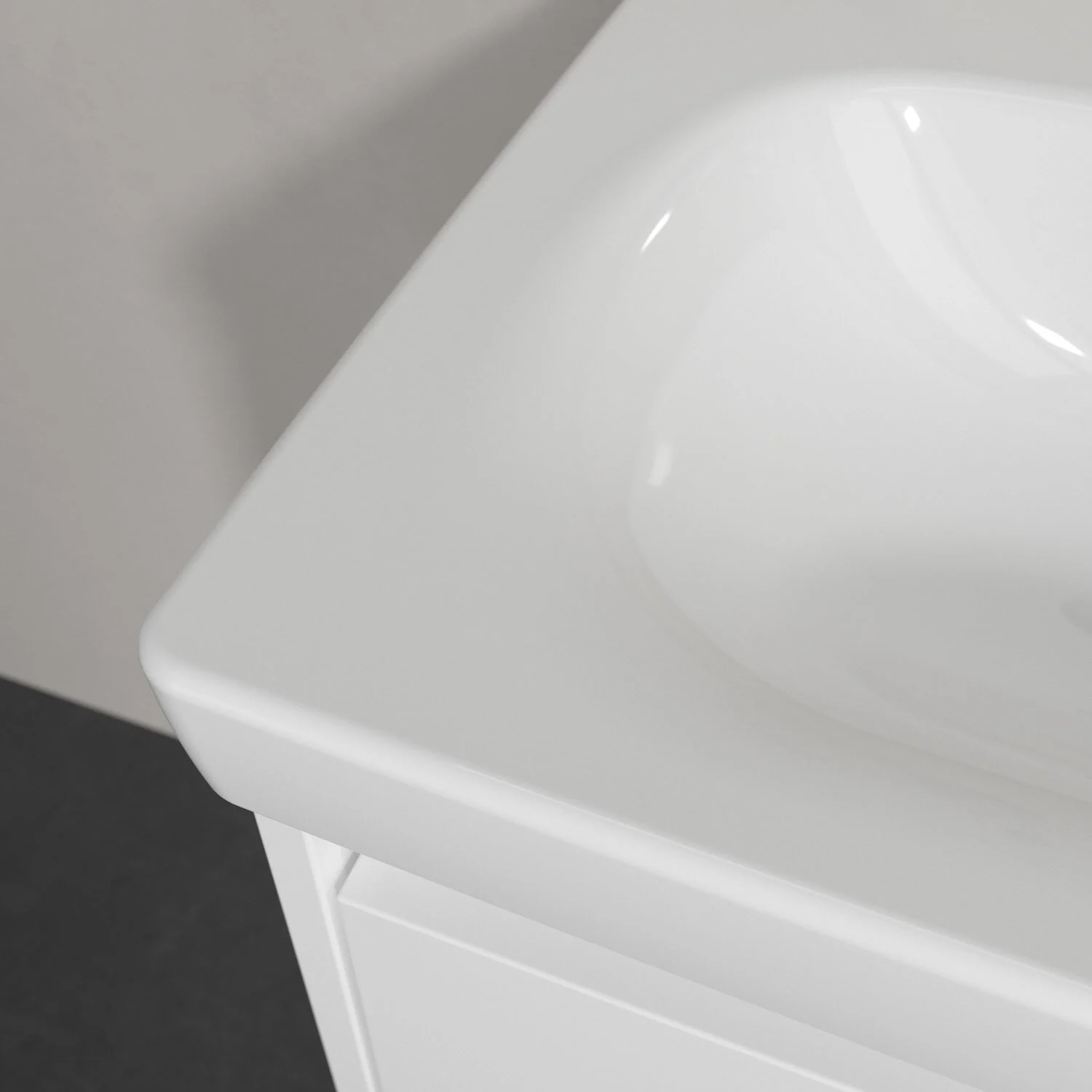 Zbliżenie białej umywalki w łazience, Villeroy & Boch