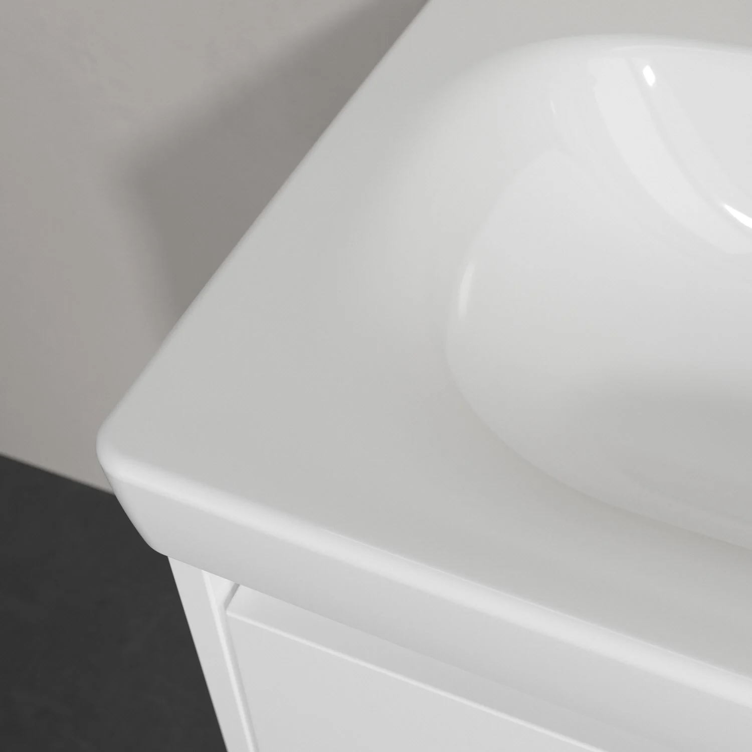 Zbliżenie białej umywalki w łazience, Villeroy & Boch