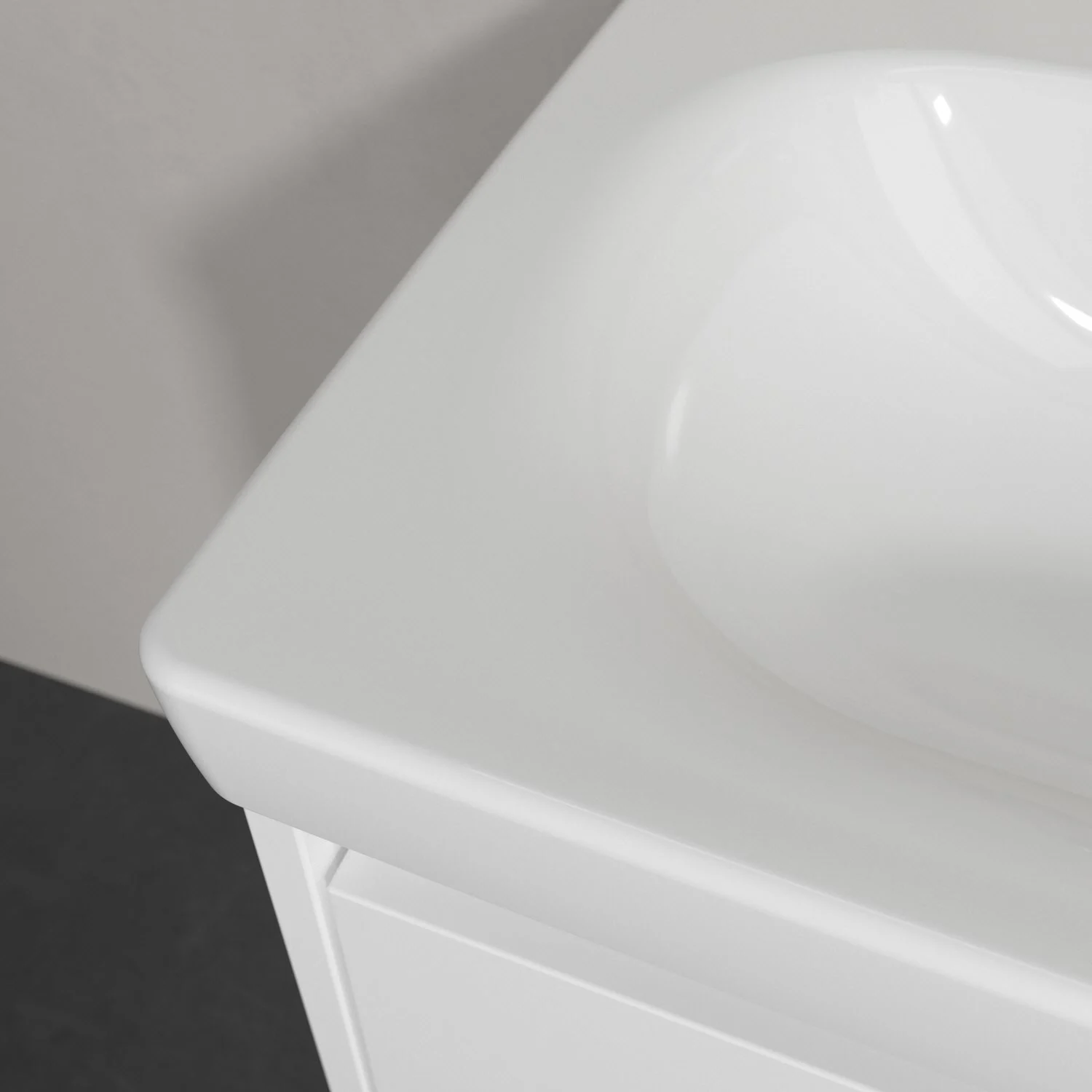 Zbliżenie białej umywalki w łazience, Villeroy & Boch