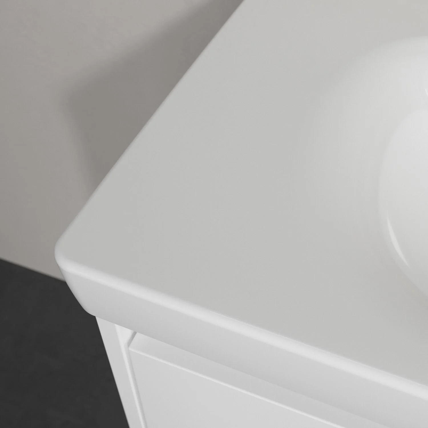Zbliżenie białej umywalki w łazience, Villeroy & Boch
