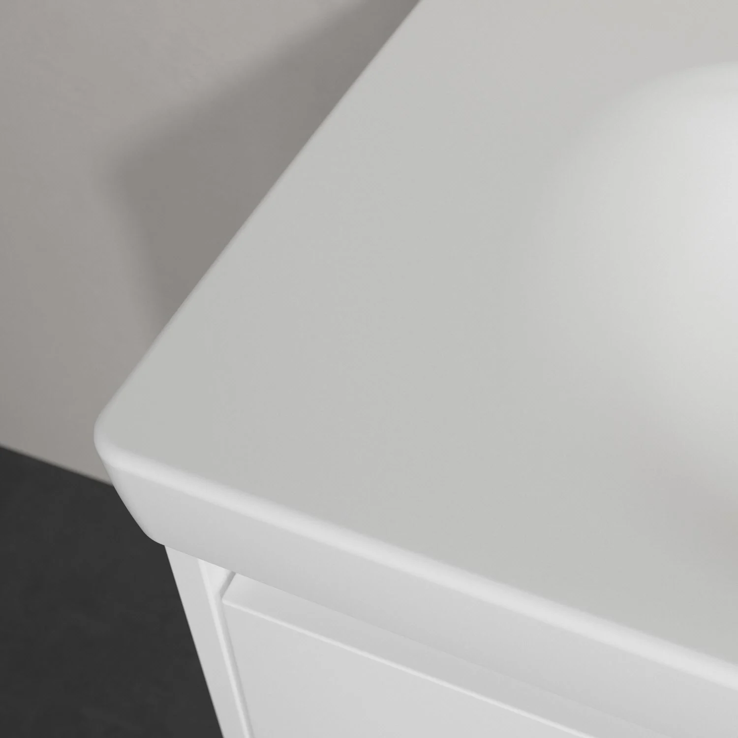 Zbliżenie białej umywalki w łazience, Villeroy & Boch