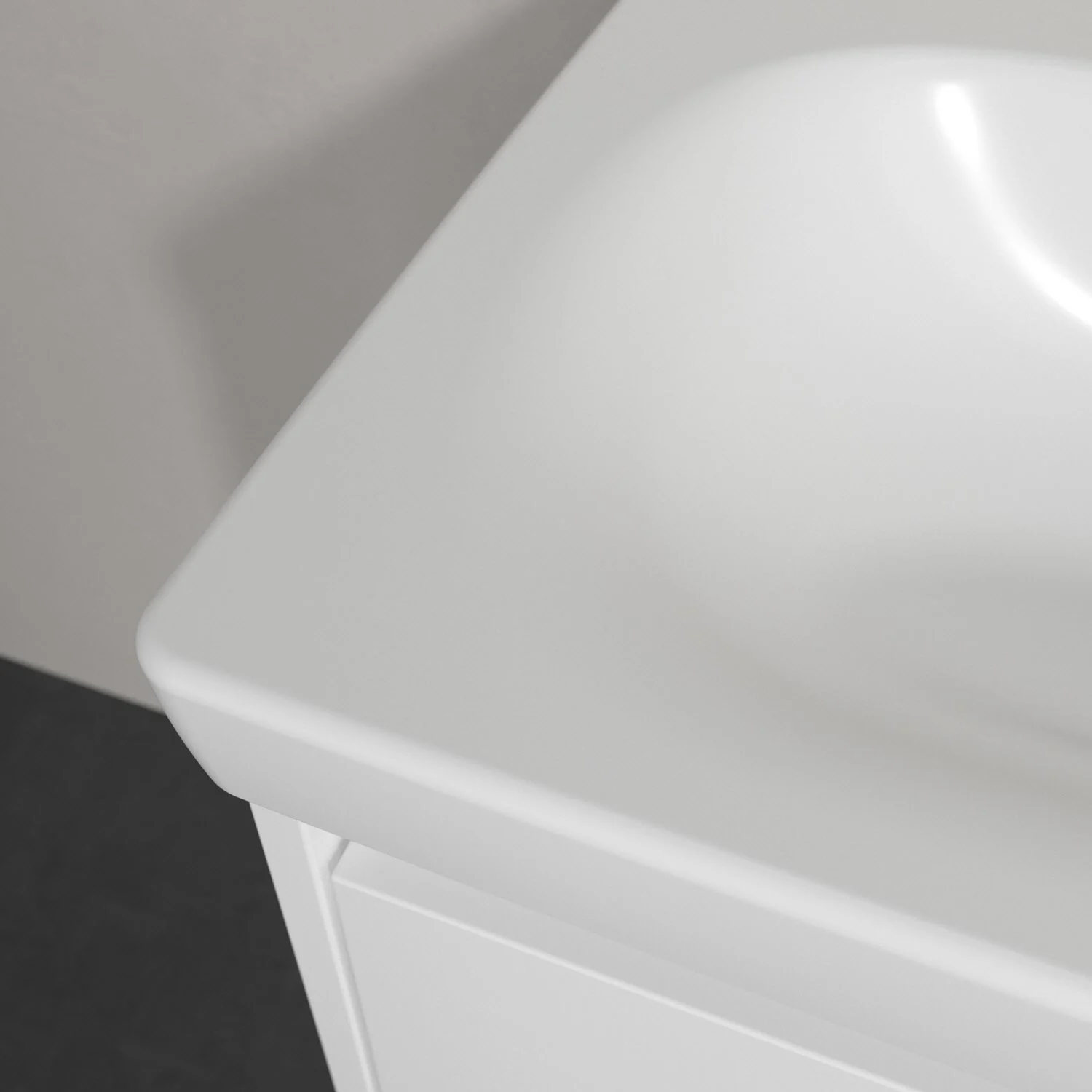 Zbliżenie białej umywalki w rogu, Villeroy & Boch