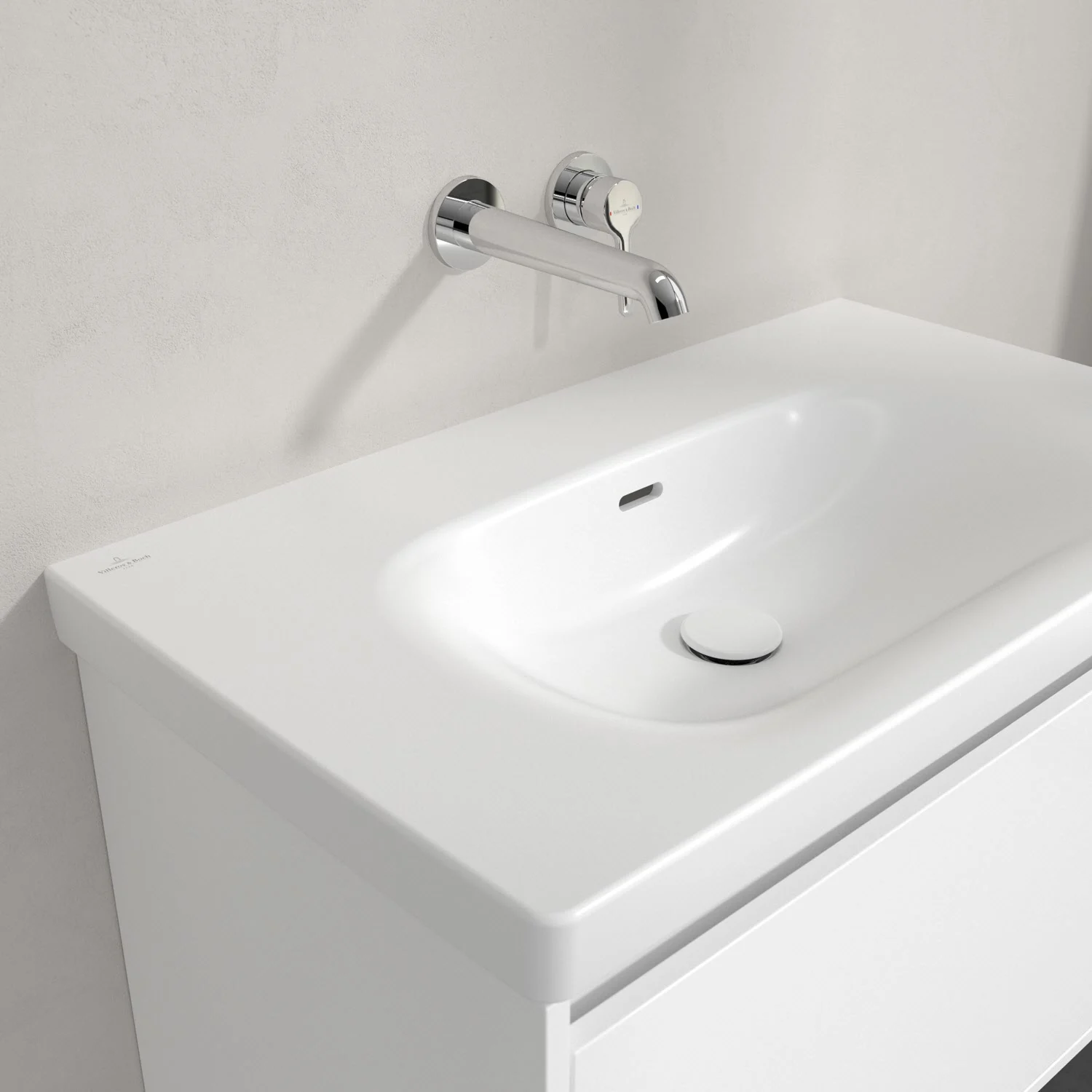 Biała umywalka z baterią ścienną zbliżenie, Villeroy & Boch