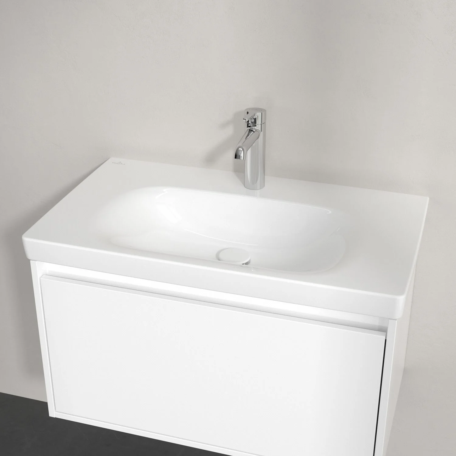Biała umywalka z jednouchwytową baterią z bliska, Villeroy & Boch