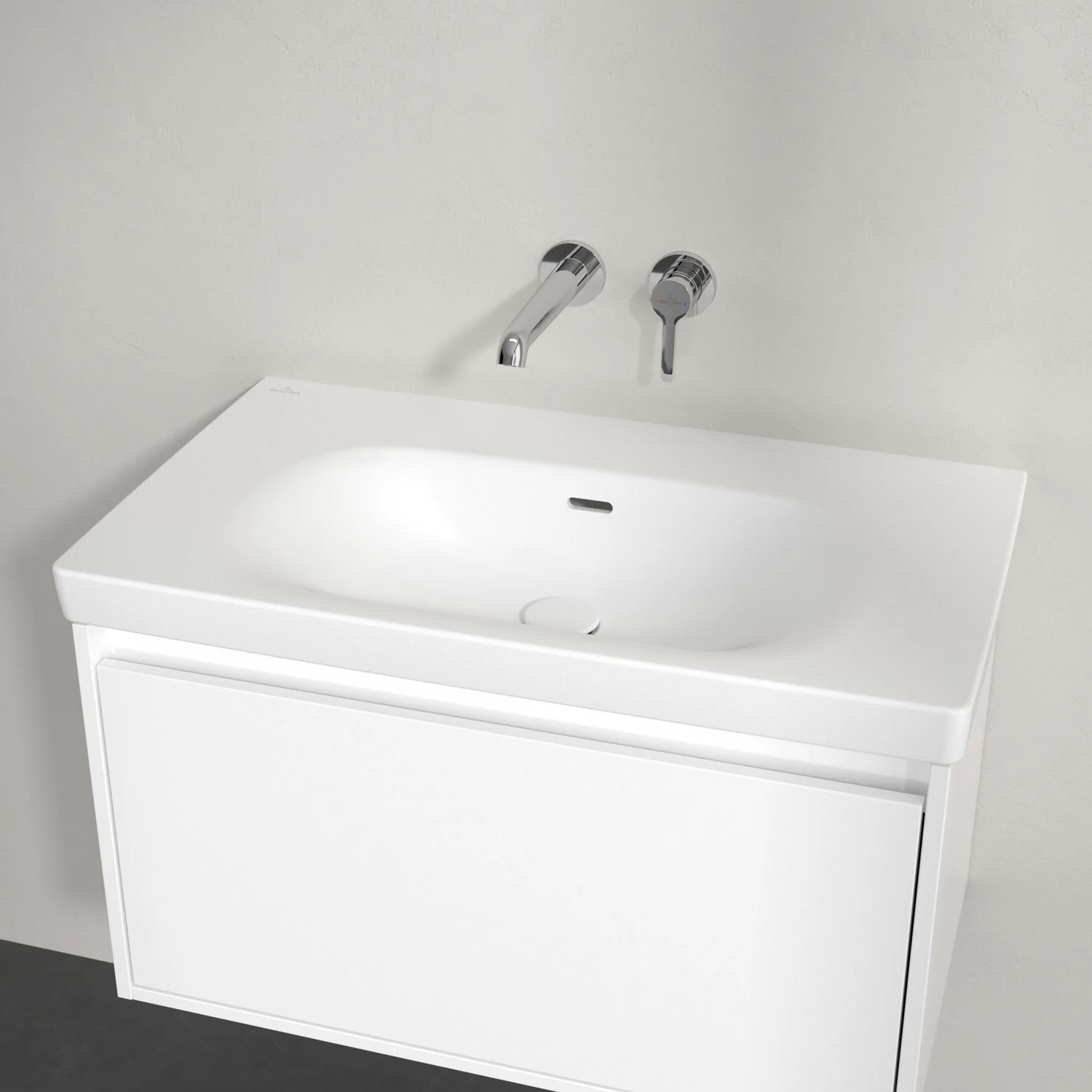 Biała umywalka z bateriami ściennymi z bliska, Villeroy & Boch