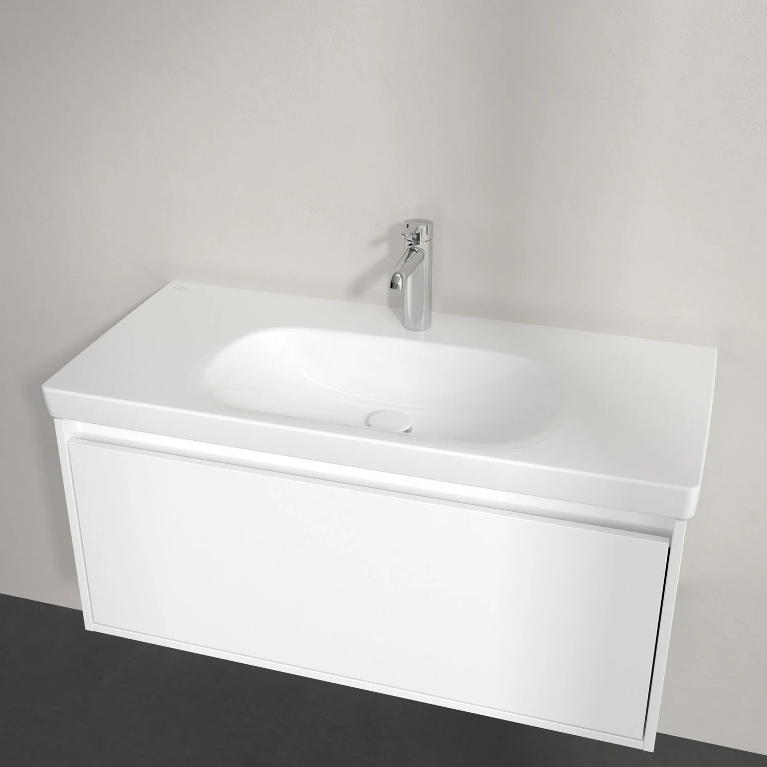 Biała umywalka z jednouchwytową baterią z bliska, Villeroy & Boch