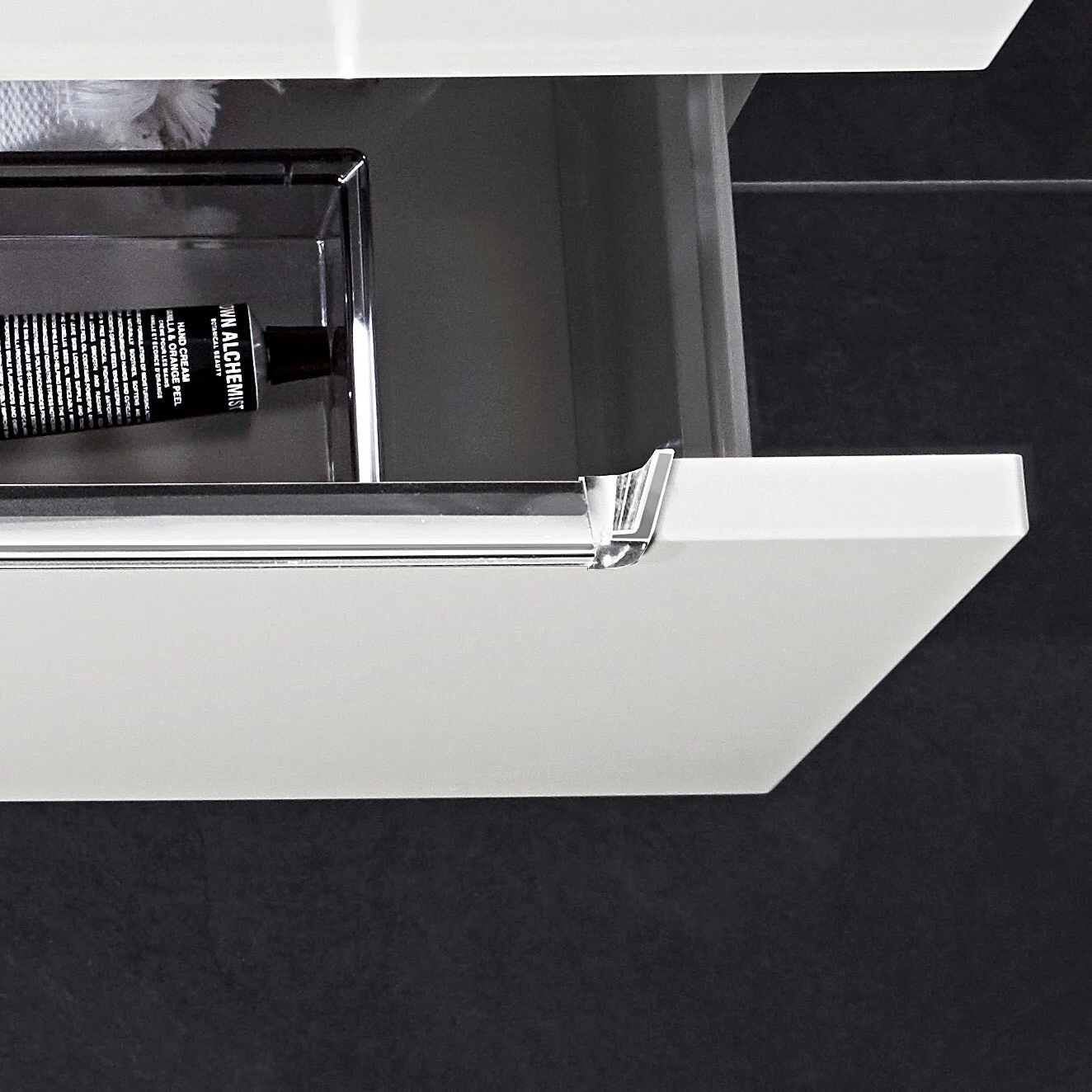 Villeroy & Boch Subway 2.0 Waschtischunterschrank XXL 58,7 cm, Griffe chromfarbig glänzend, 2 Auszüge Bild 9