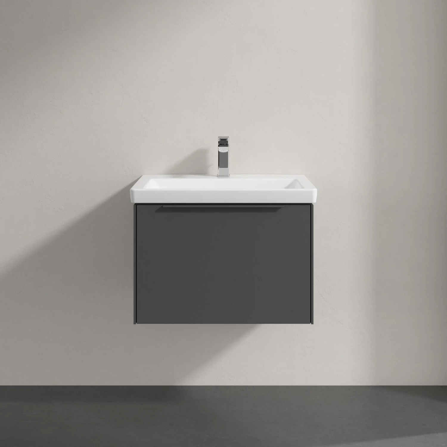 Umywalka z szarą szafką z bliska, Villeroy & Boch
