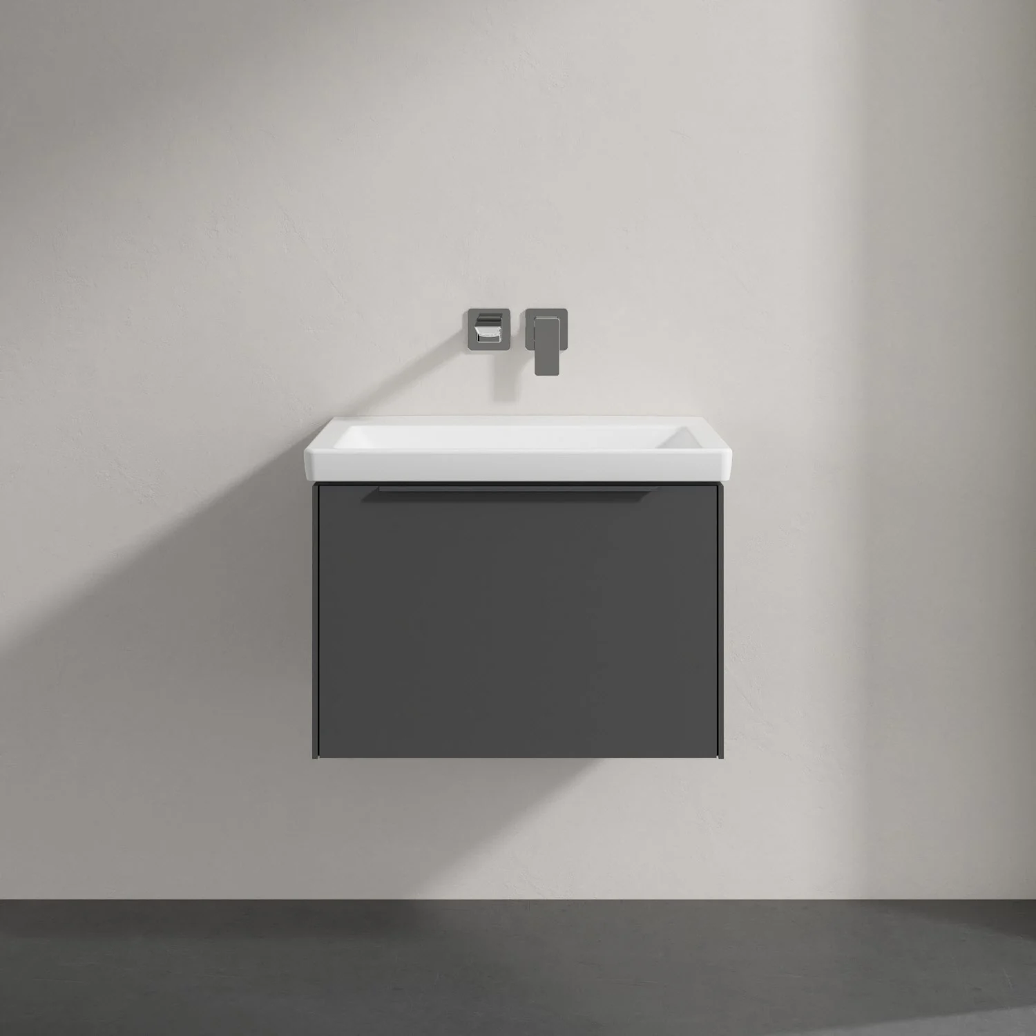 Umywalka z szarą szafką z bliska, Villeroy & Boch