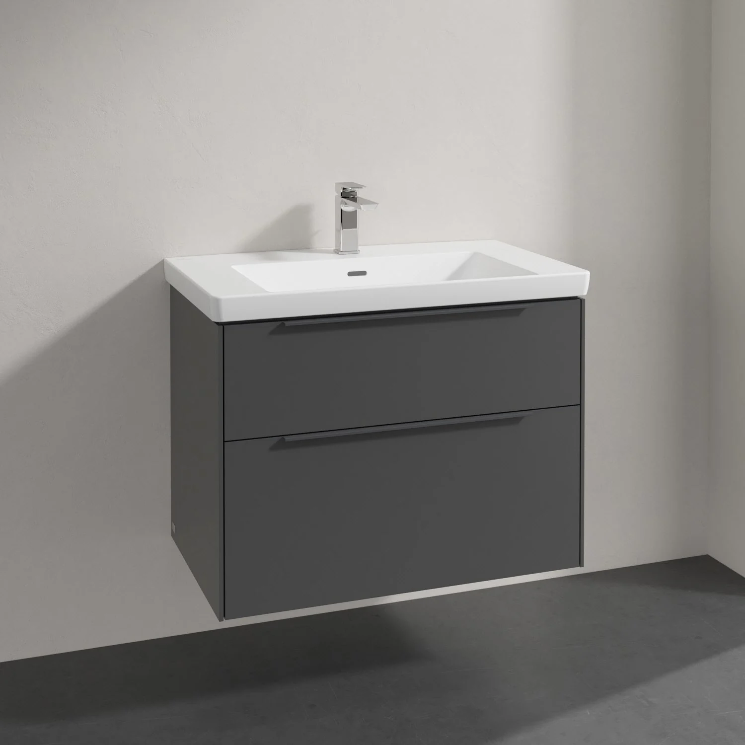 Szara umywalka z baterią w zbliżeniu, Villeroy & Boch