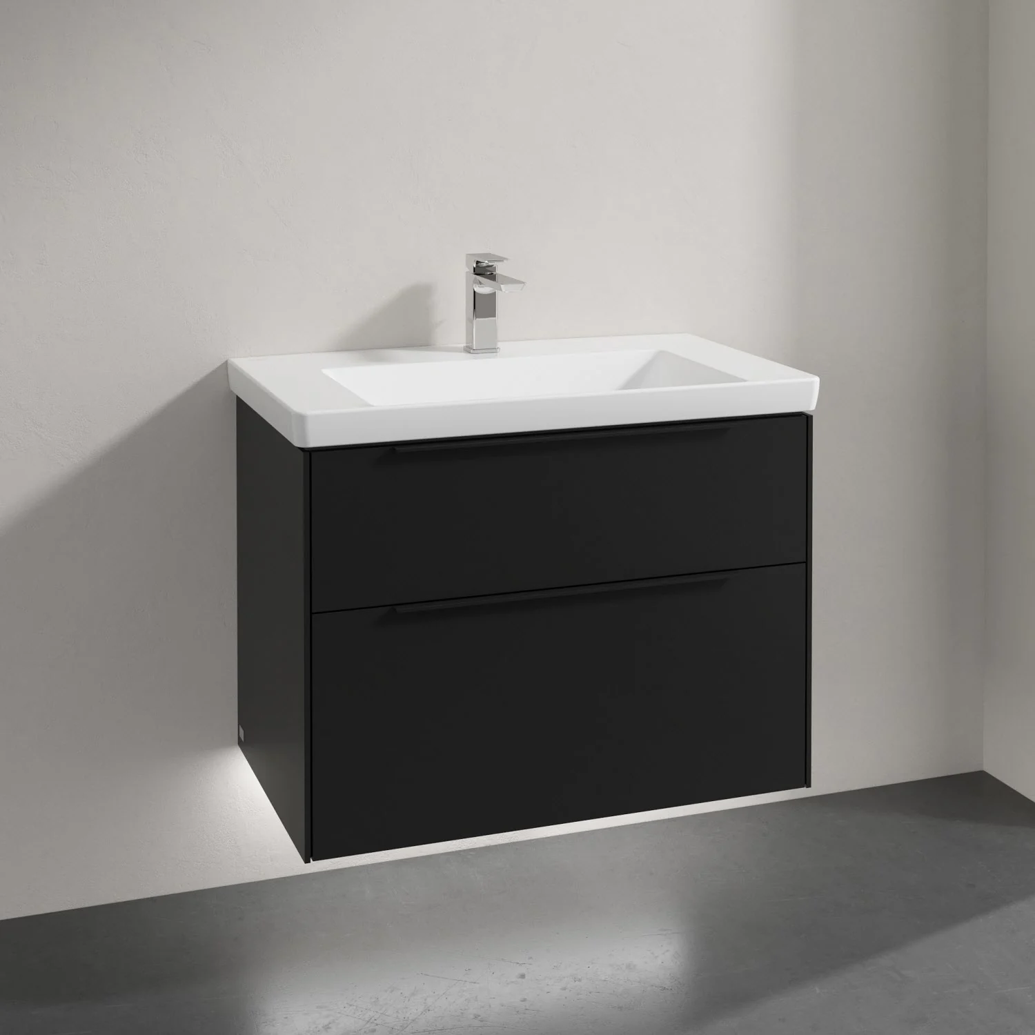 Czarna umywalka z jednouchwytową baterią w łazience, Villeroy & Boch
