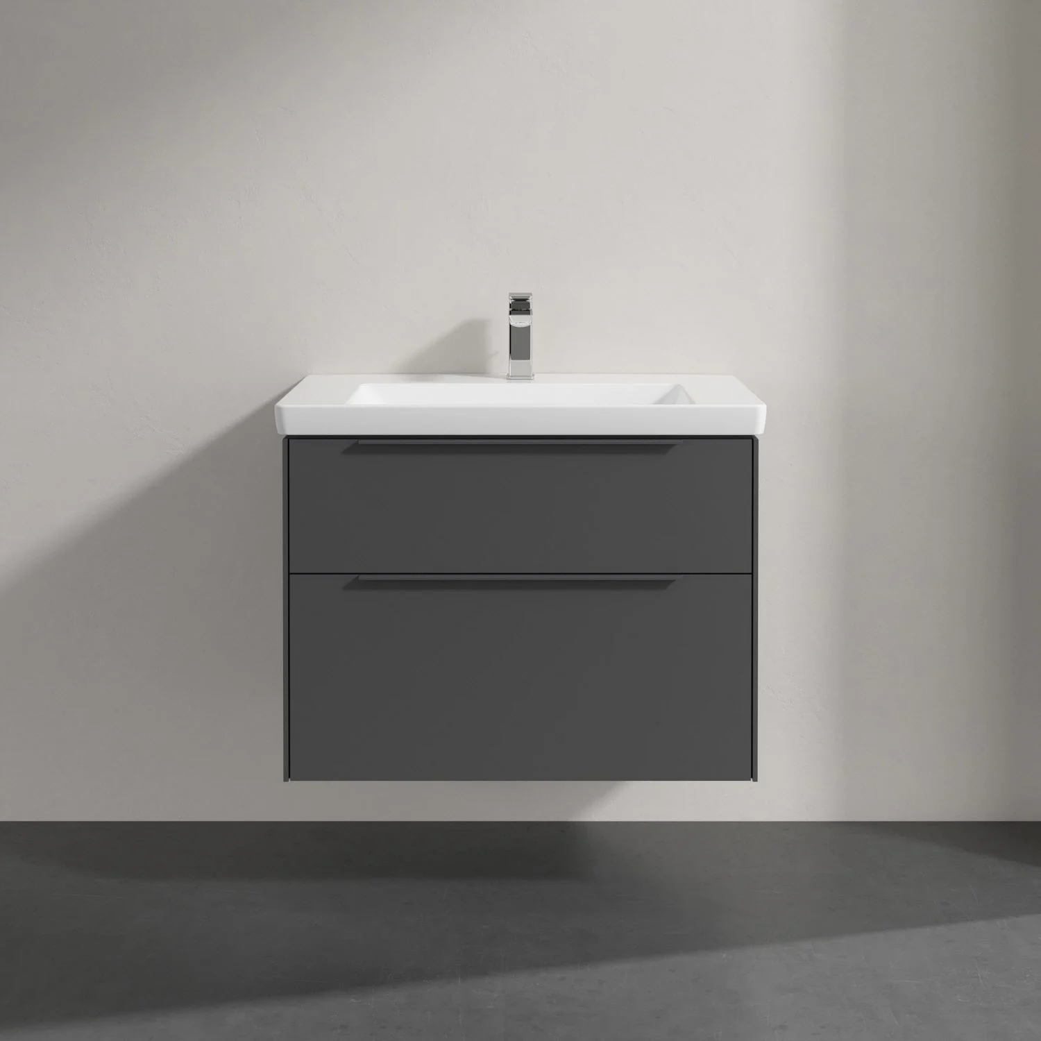 Szara umywalka z baterią w zbliżeniu, Villeroy & Boch