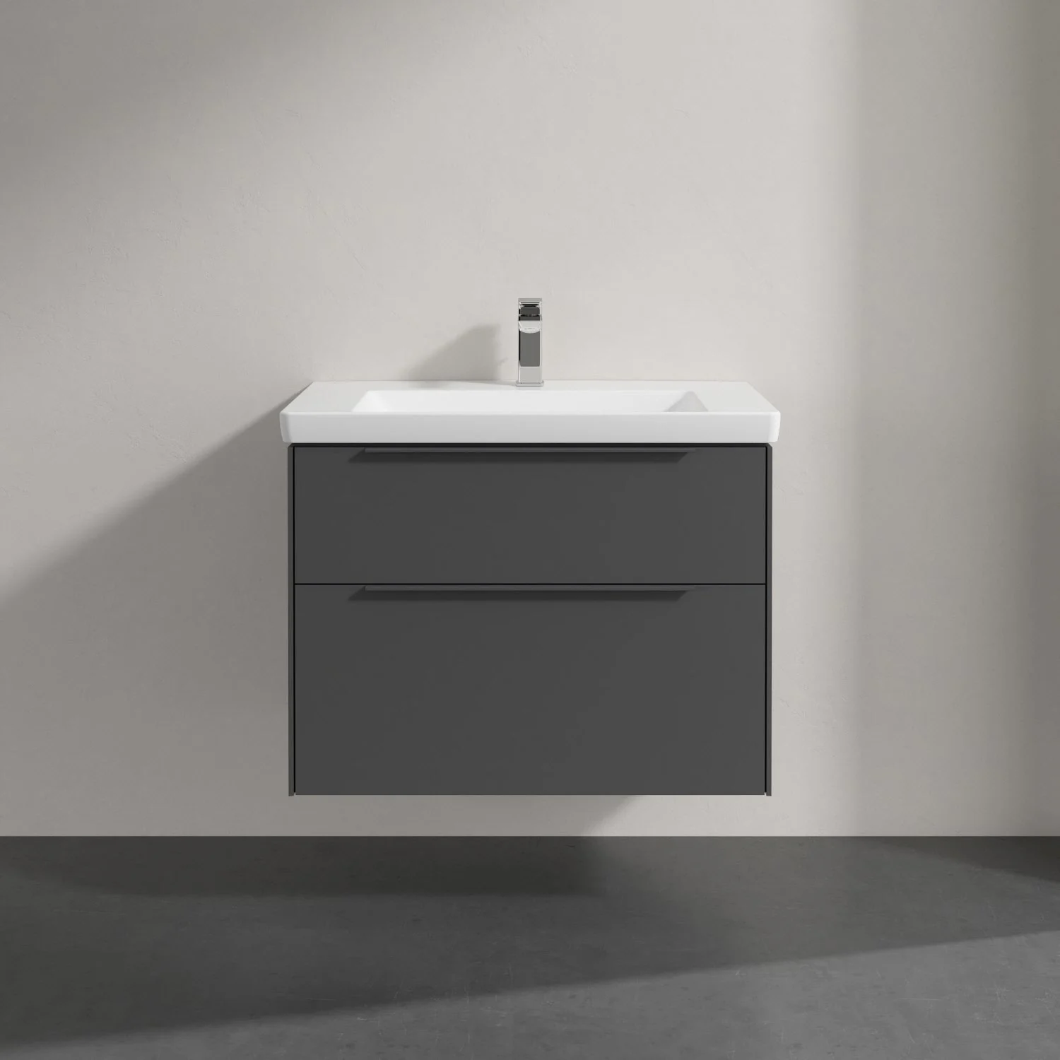 Szara umywalka z baterią w zbliżeniu, Villeroy & Boch