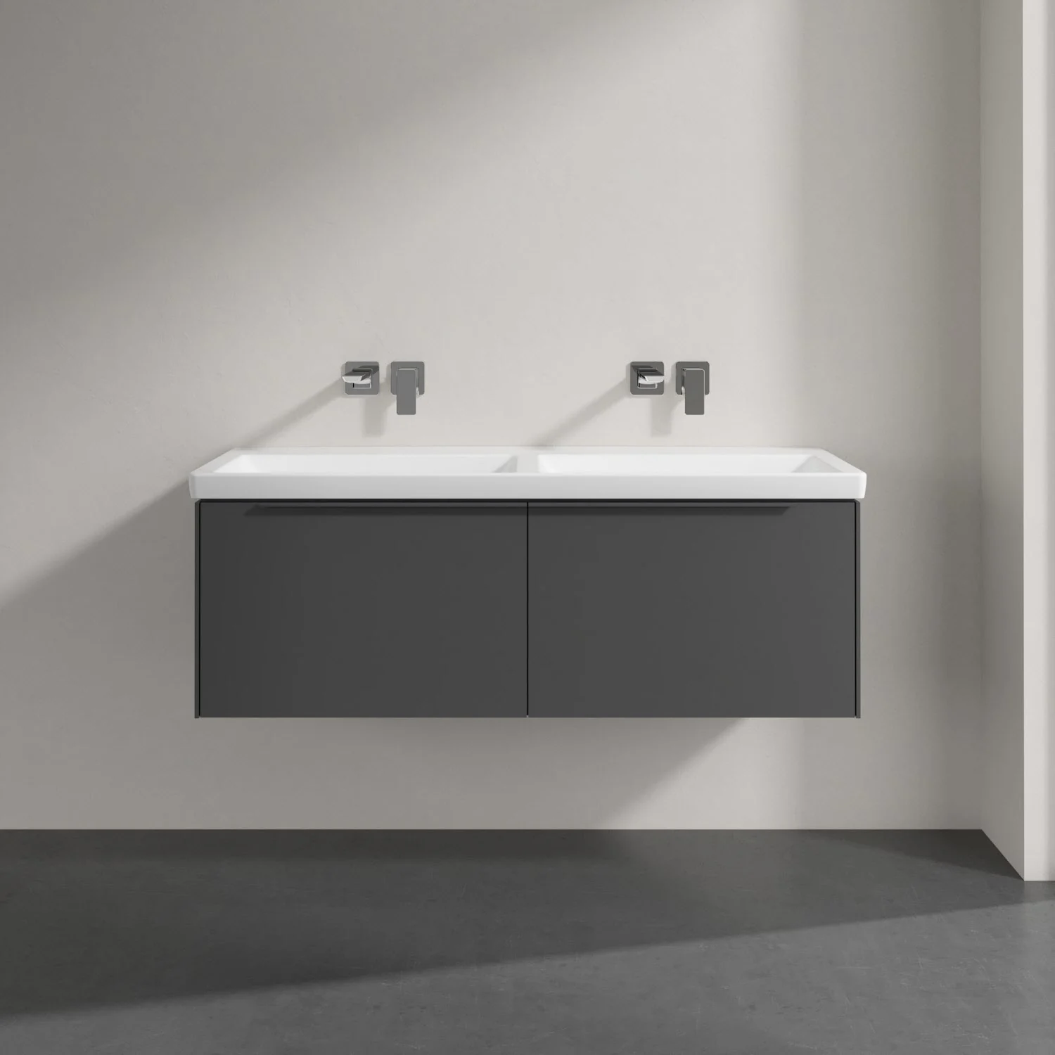 Szara podwójna umywalka z bateriami ściennymi w łazience, Villeroy & Boch