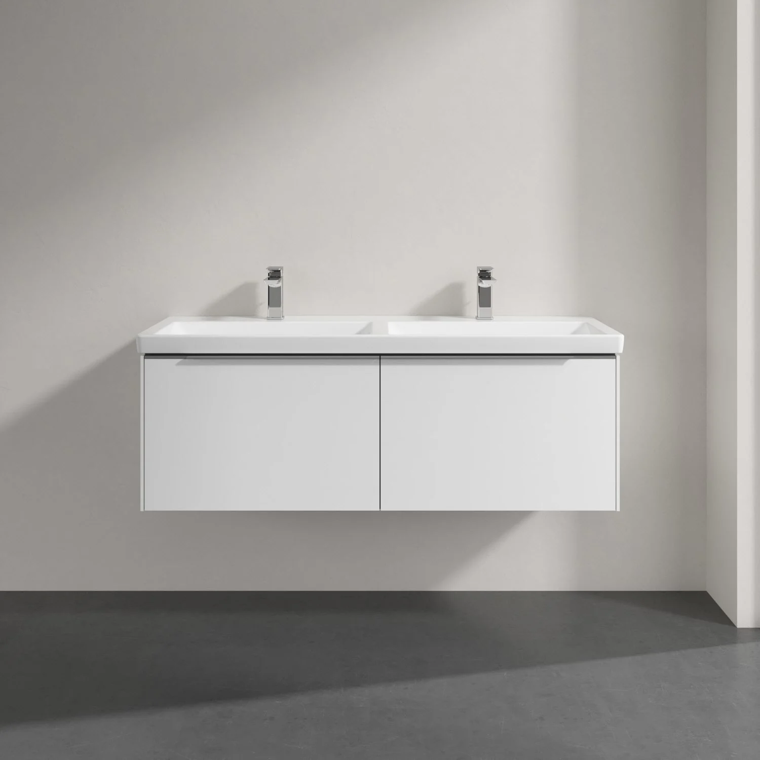 Biała podwójna umywalka z bateriami w łazience, Villeroy & Boch