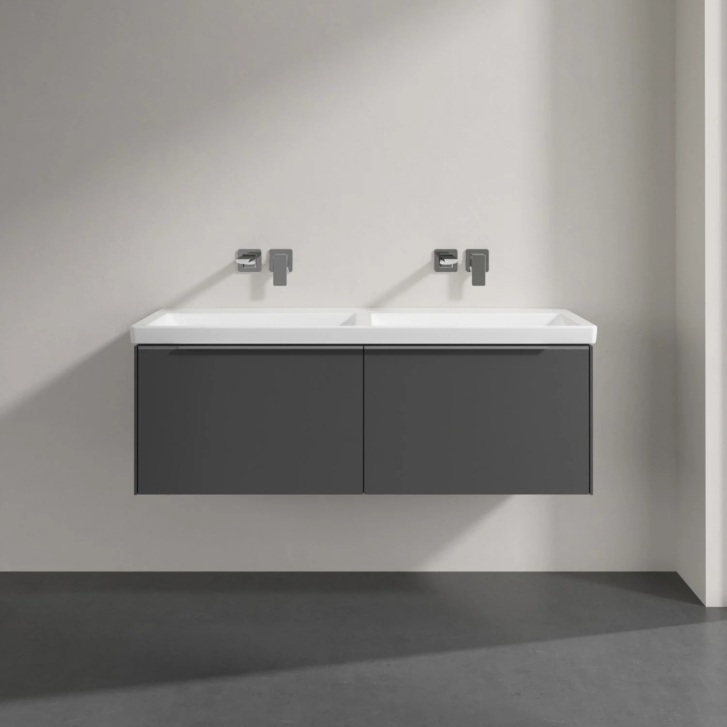 Podwójna umywalka z ciemną szafką w łazience, Villeroy & Boch