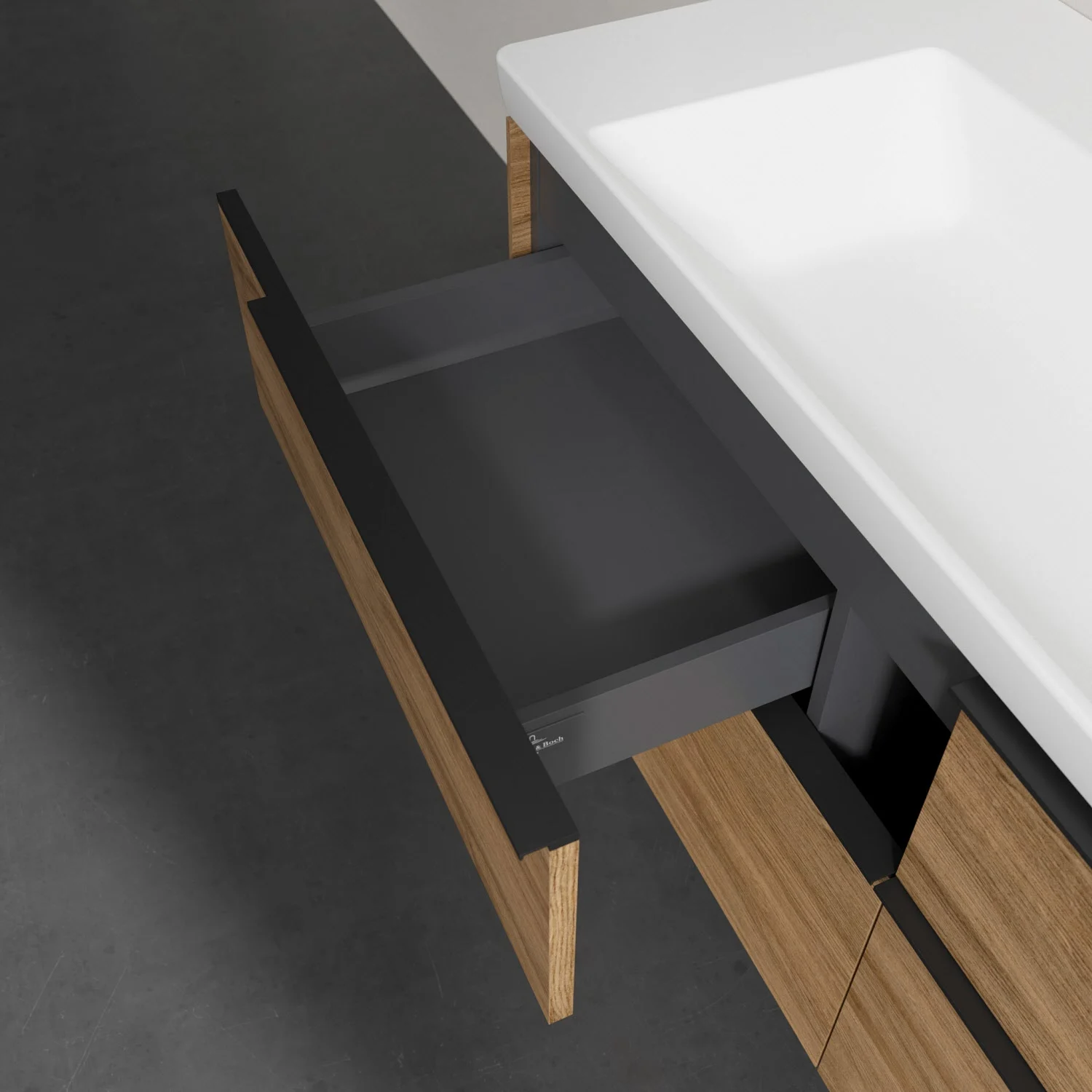 Zbliżenie otwartej drewnianej szafki z szufladami w łazience, Villeroy & Boch