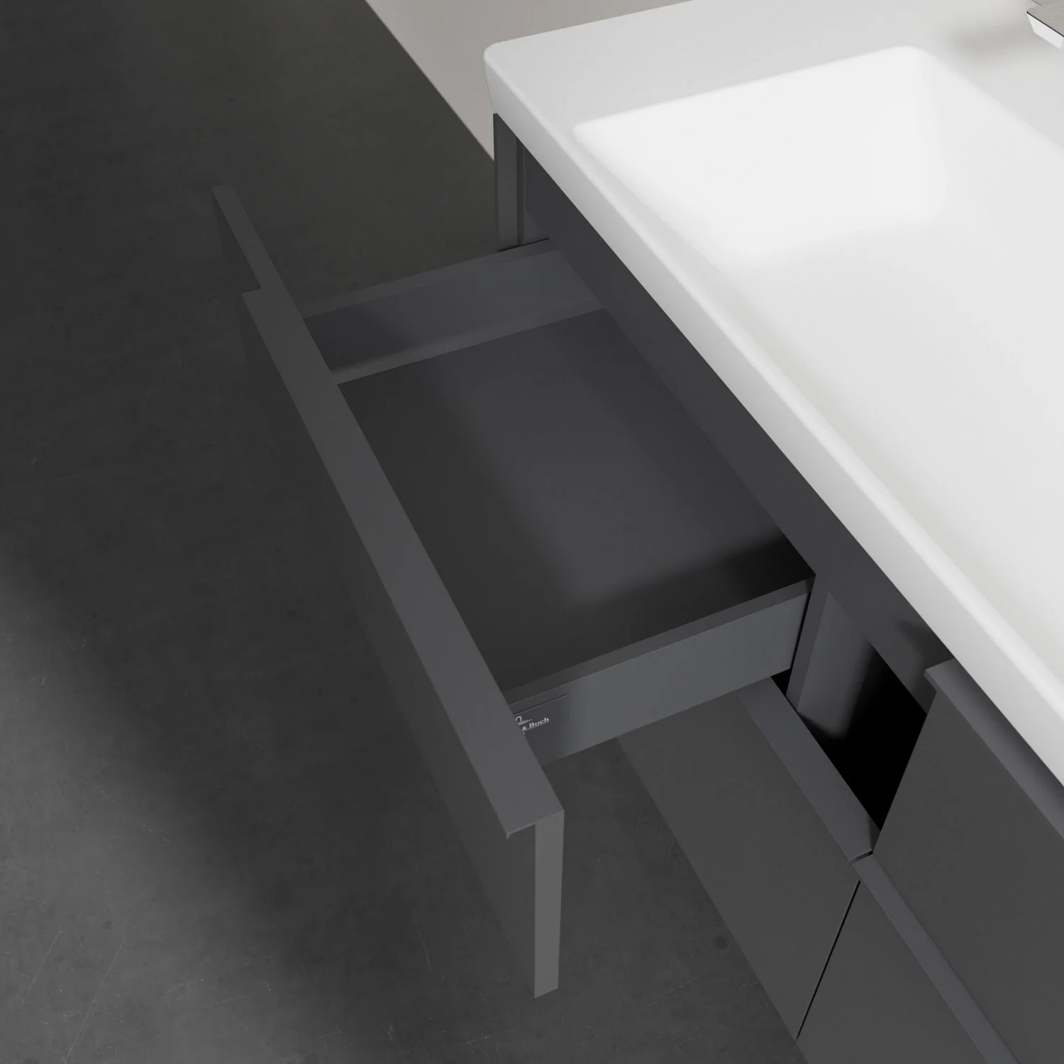 Szara szuflada pod umywalką w zbliżeniu, Villeroy & Boch