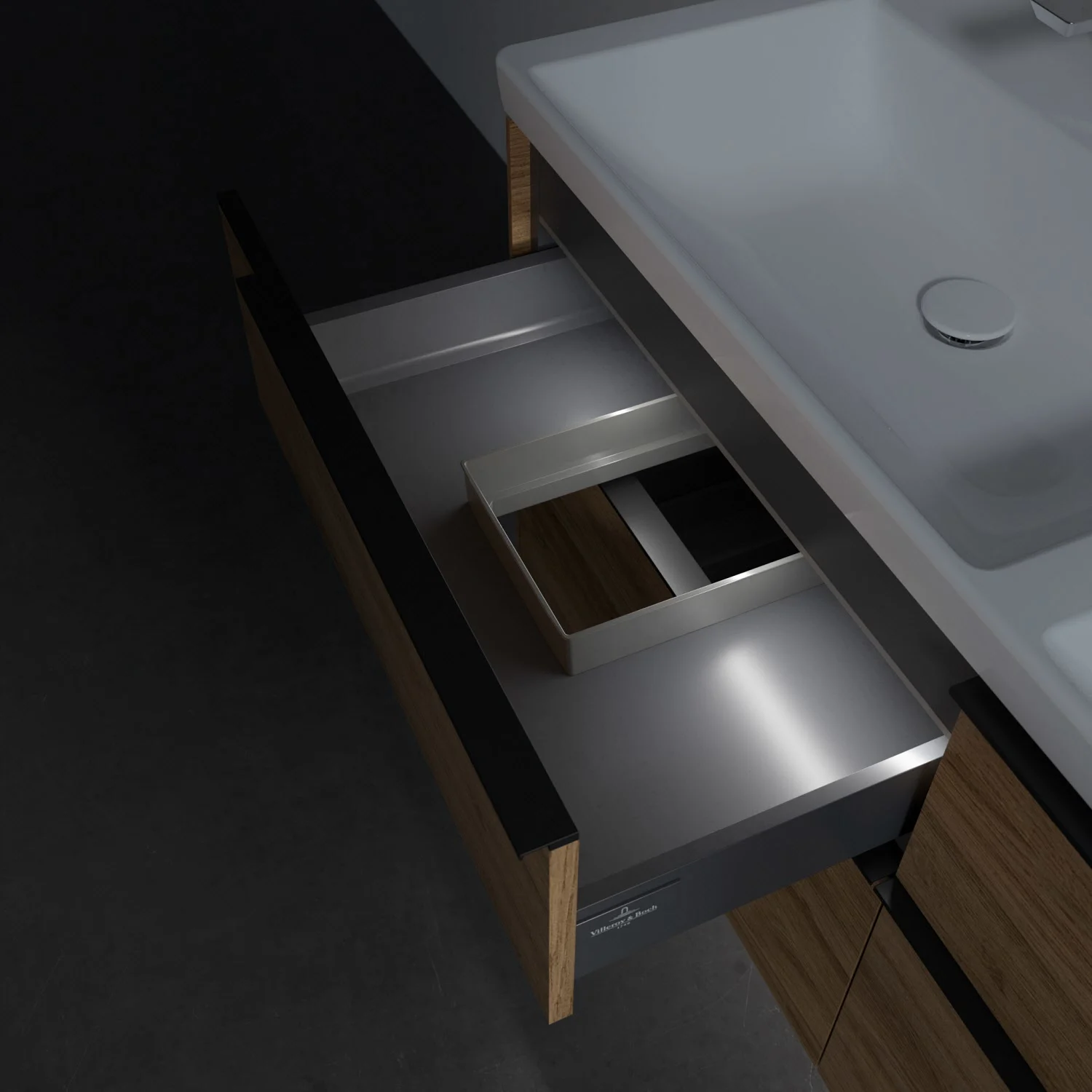 Zbliżenie otwartej szuflady w łazience, Villeroy & Boch