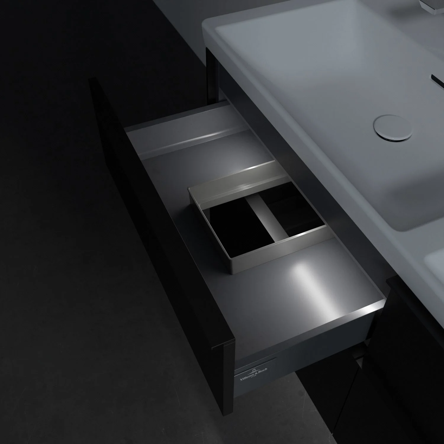 Zbliżenie otwartej szuflady w łazience, Villeroy & Boch