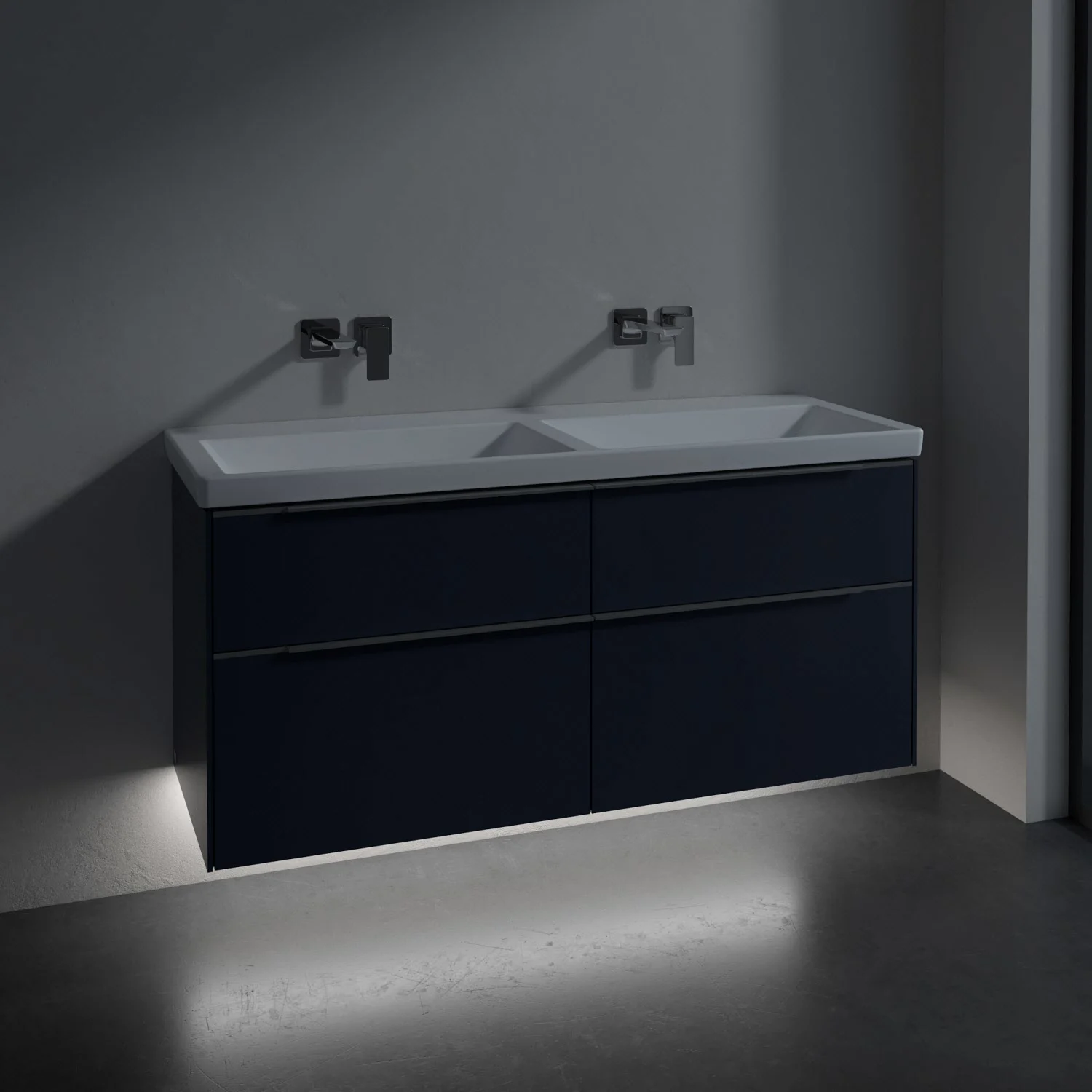 Podwójna umywalka z ciemną szafką w łazience, Villeroy & Boch